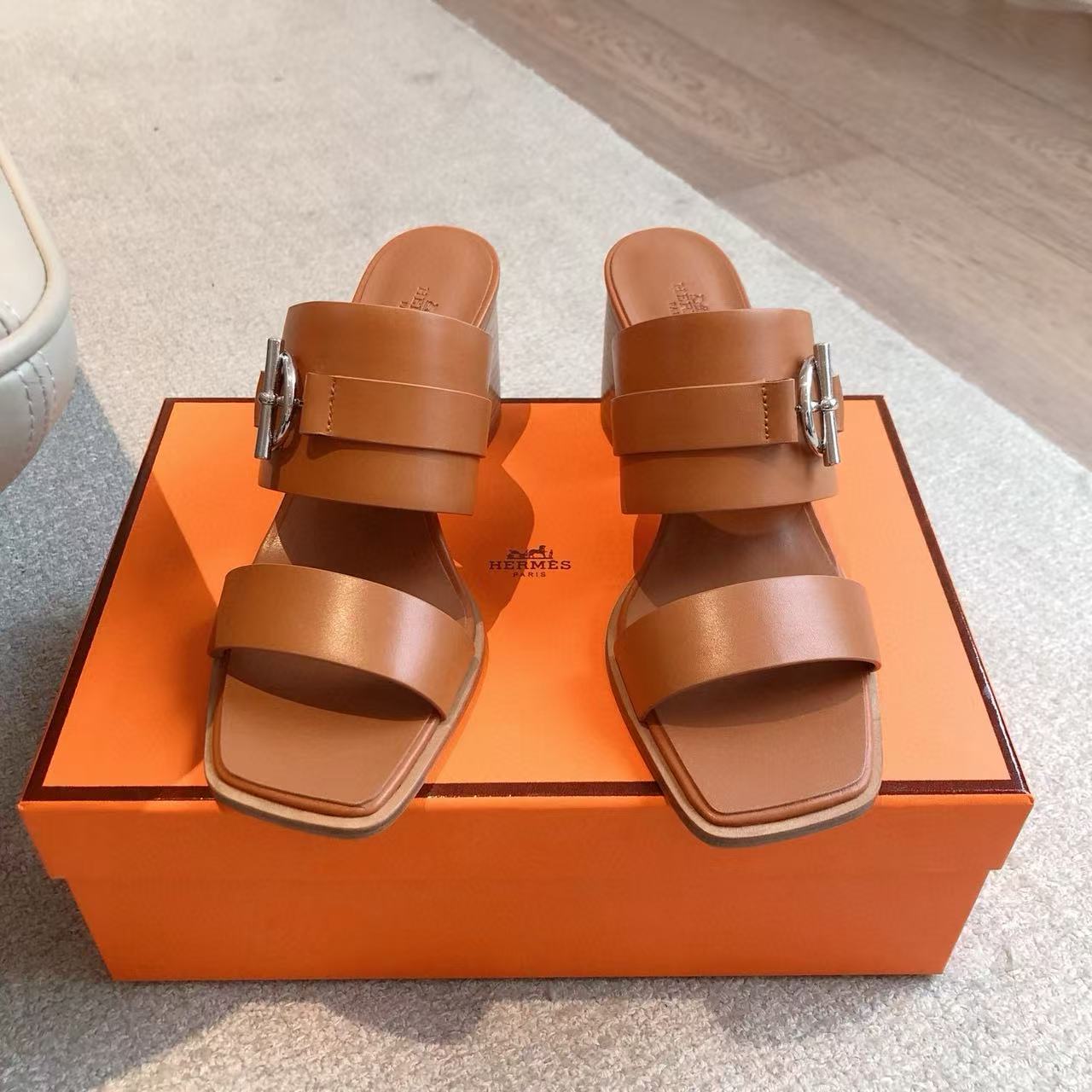 HERME5 高品質ハードウェアバックルローヒールシューズ【50％割引+送料無料】