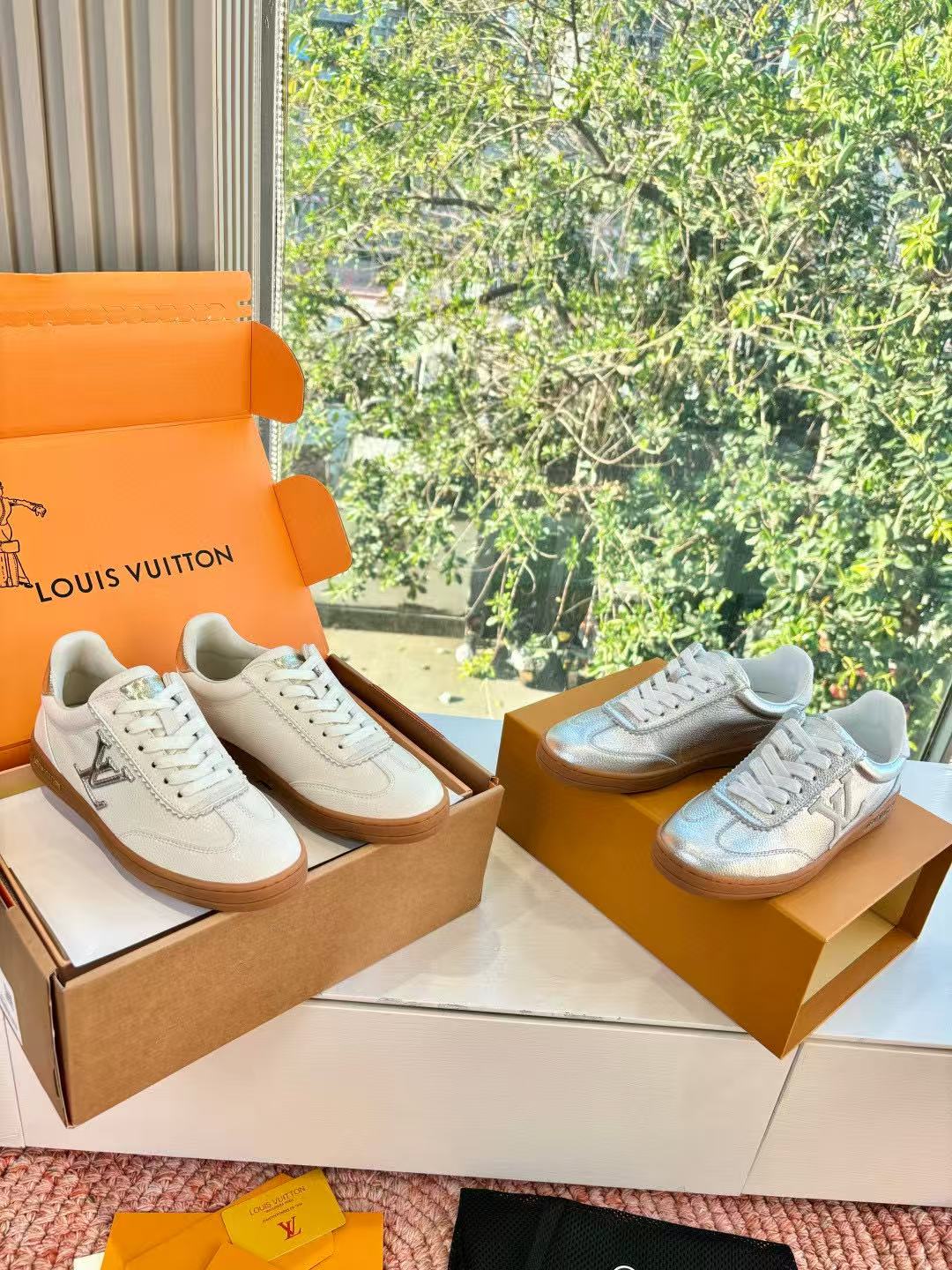 LVの高品質ミニマリストレザーロゴカジュアルシューズ【50％割引+送料無料】