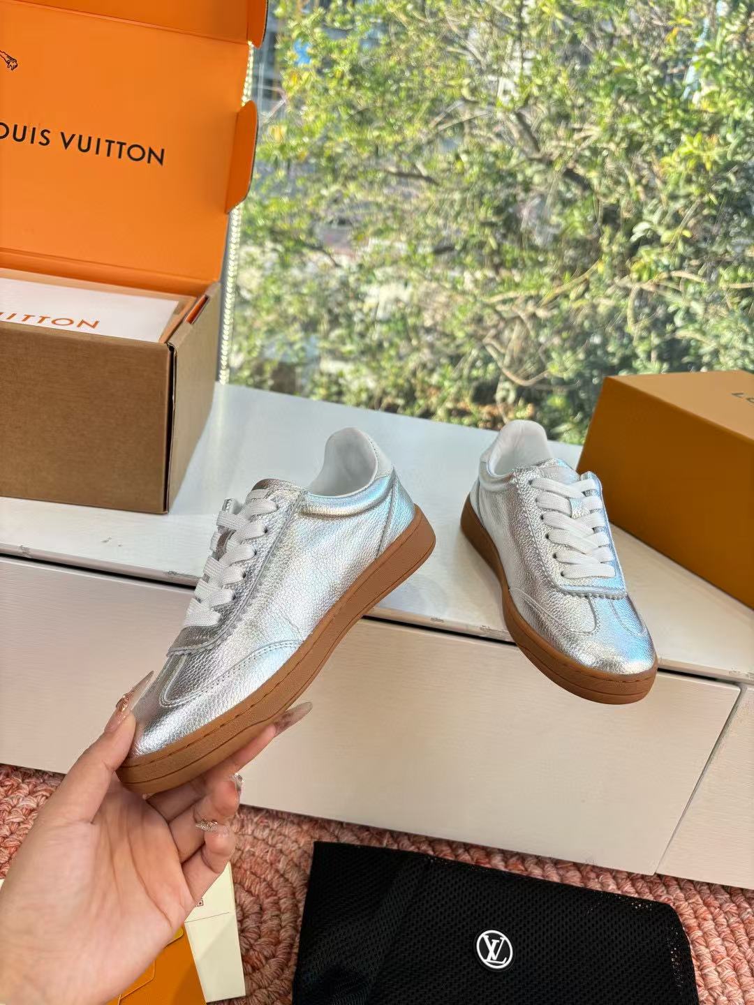 LVの高品質ミニマリストレザーロゴカジュアルシューズ【50％割引+送料無料】