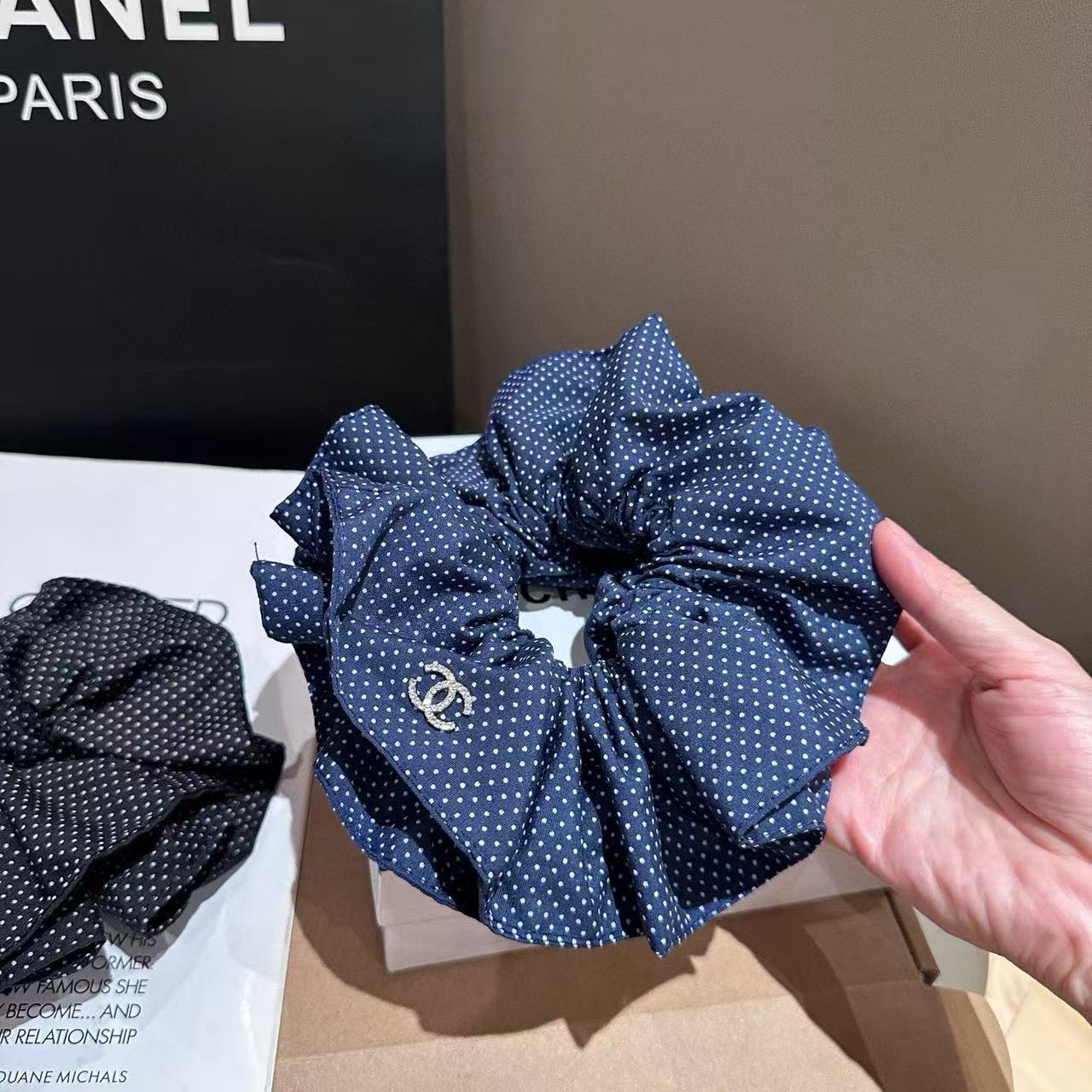 CHANE1 ダブルC ドット柄ヘアタイ【50％割引+送料無料】