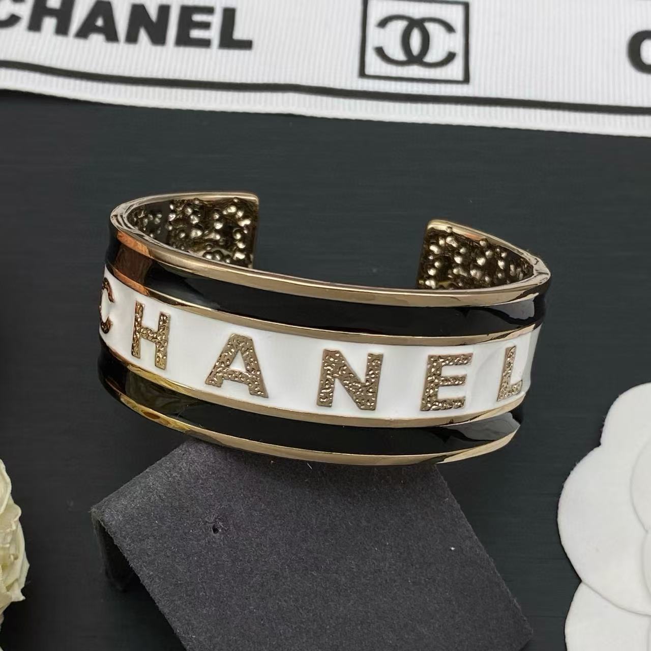 CHANE1 ダブルC オープンブレスレット【50％割引+送料無料】