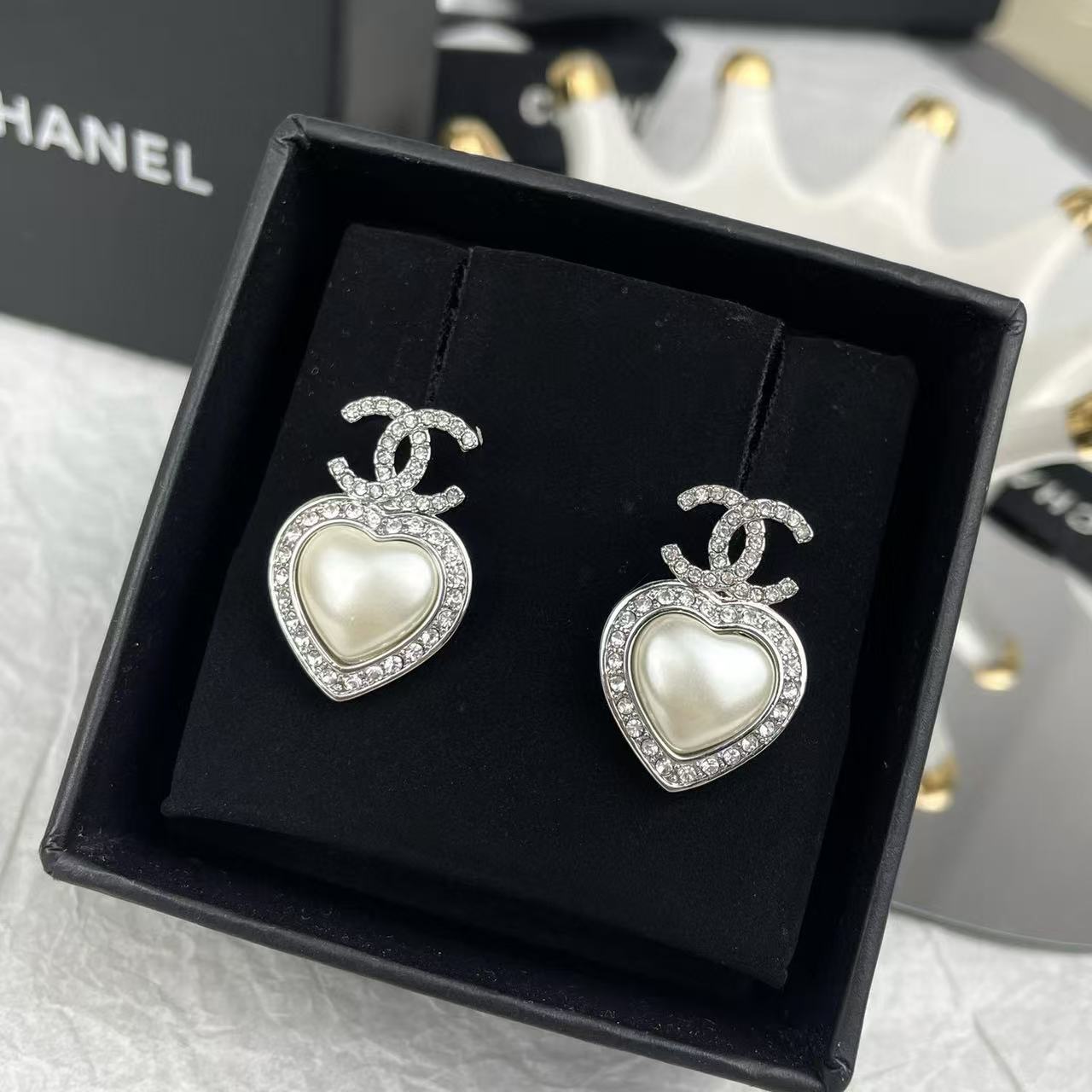 CHANE1 ダブルC ハート ダイヤモンド スタッドピアス【50％割引+送料無料】