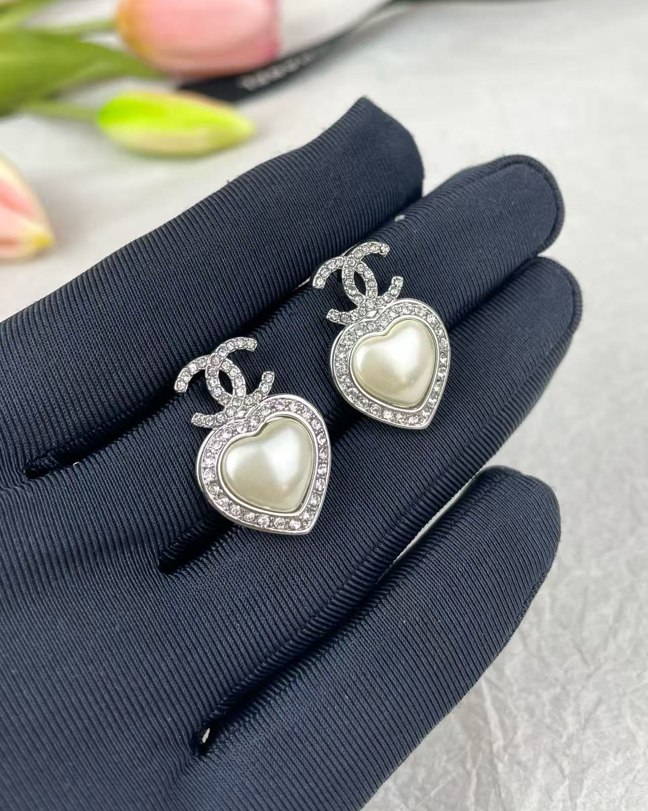 CHANE1 ダブルC ハート ダイヤモンド スタッドピアス【50％割引+送料無料】