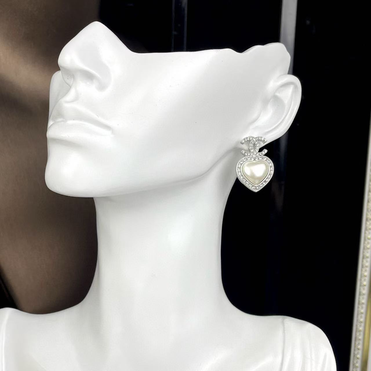 CHANE1 ダブルC ハート ダイヤモンド スタッドピアス【50％割引+送料無料】