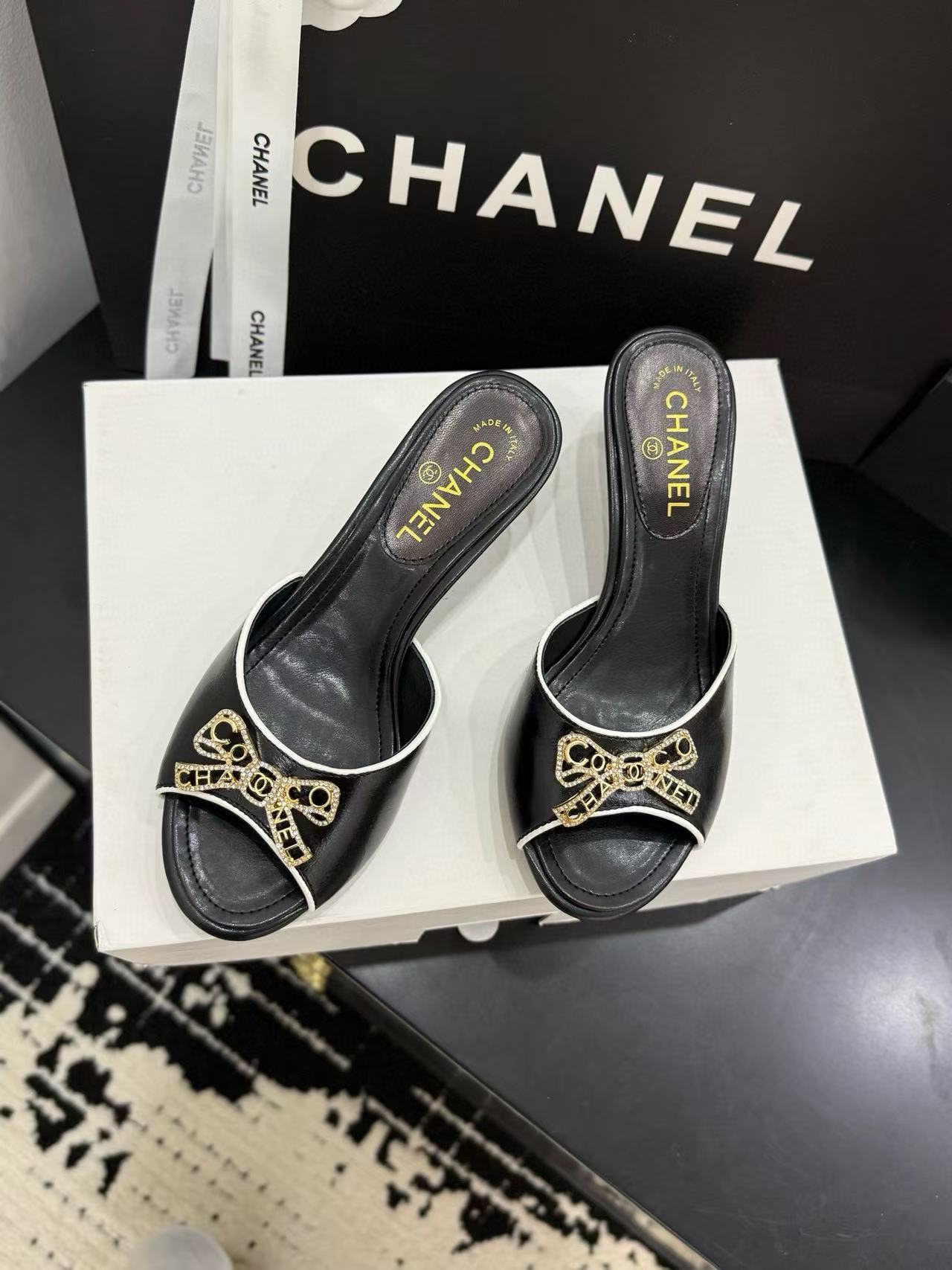 DIOR 高品質ラインストーンスタッズボウローヒールシューズ【50％割引+送料無料】