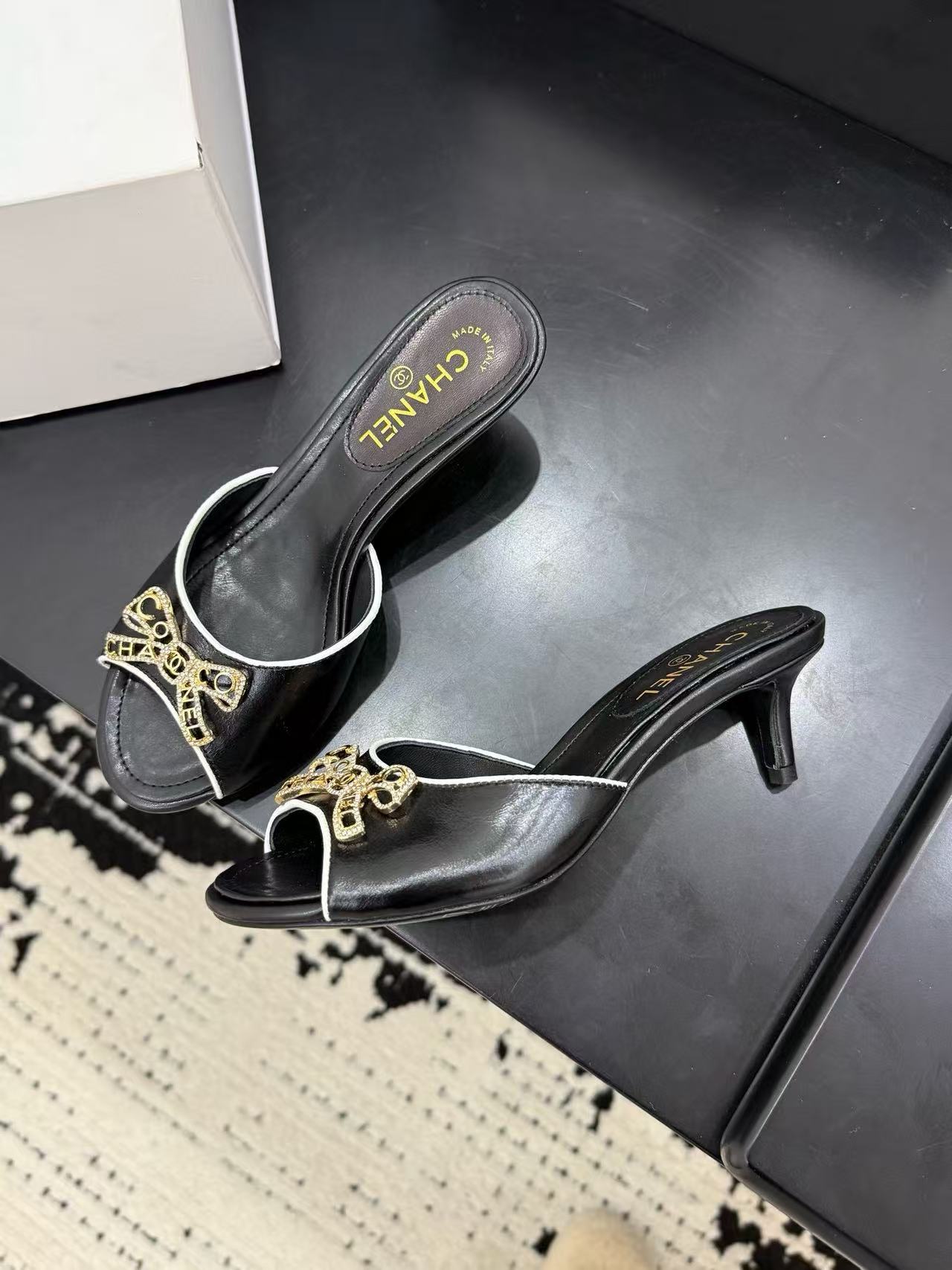 DIOR 高品質ラインストーンスタッズボウローヒールシューズ【50％割引+送料無料】