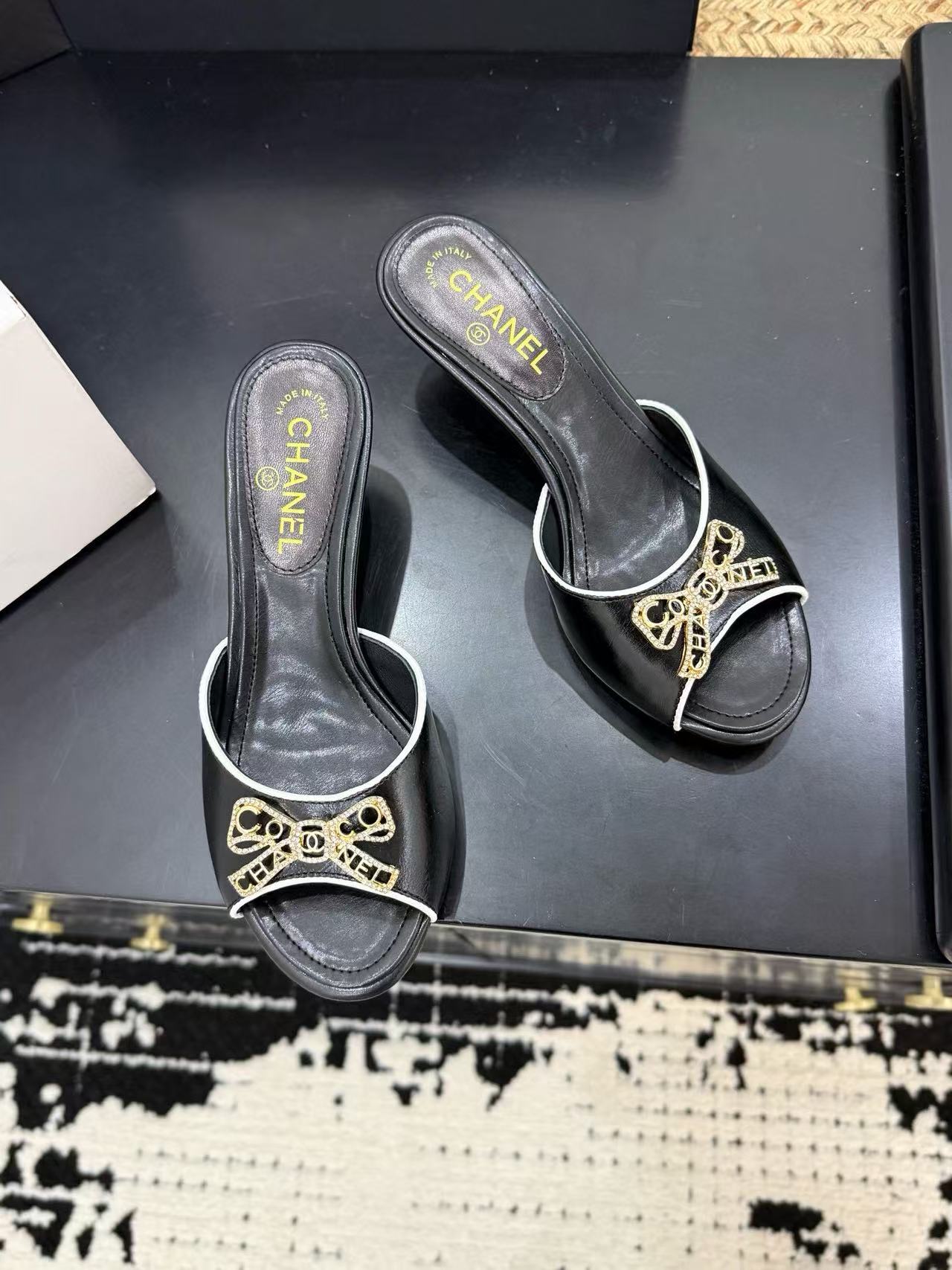 DIOR 高品質ラインストーンスタッズボウローヒールシューズ【50％割引+送料無料】