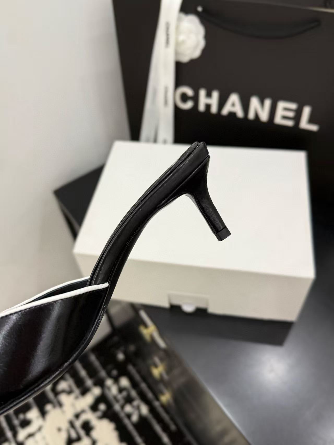 DIOR 高品質ラインストーンスタッズボウローヒールシューズ【50％割引+送料無料】