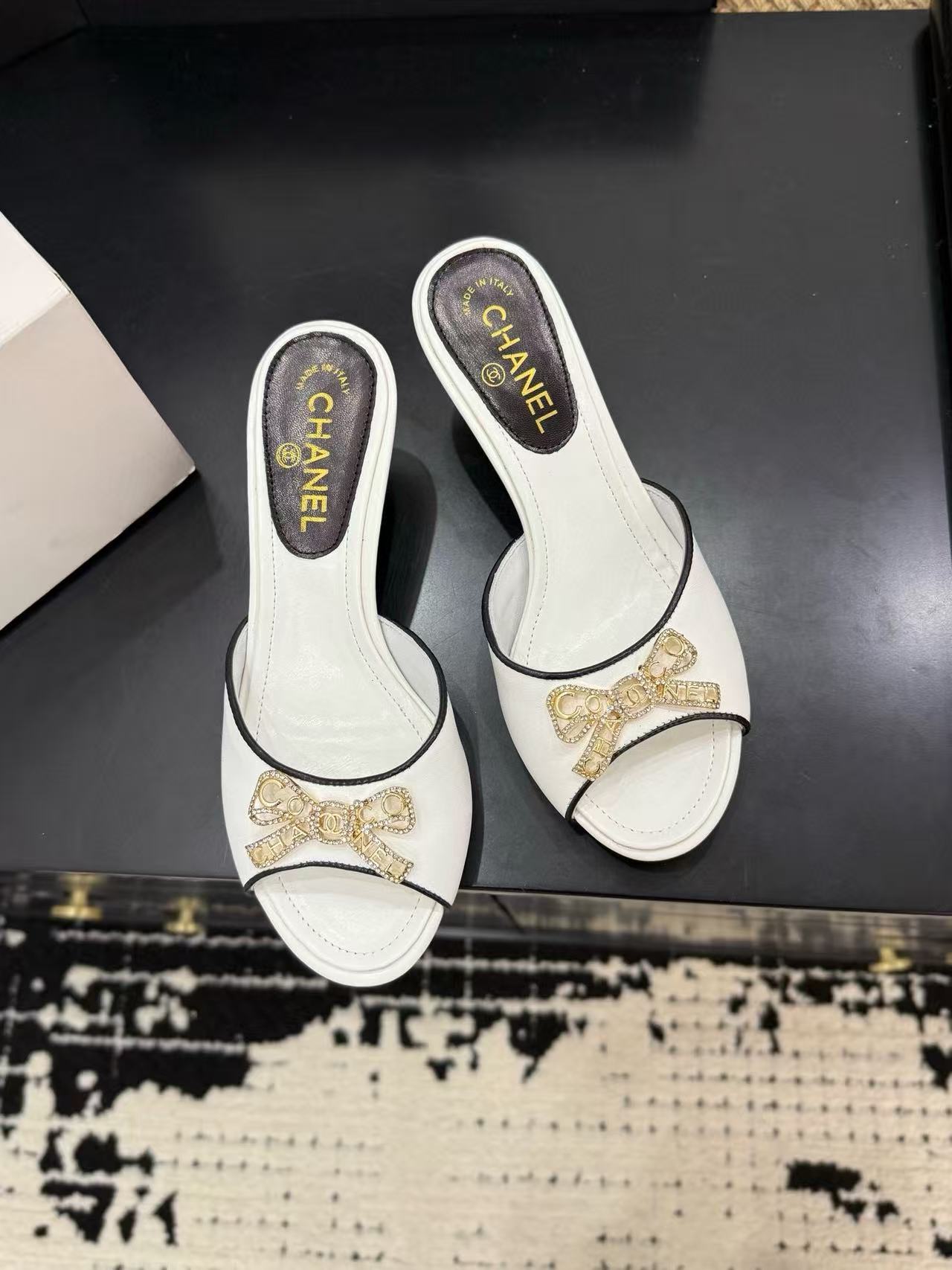 DIOR 高品質ラインストーンスタッズボウローヒールシューズ【50％割引+送料無料】