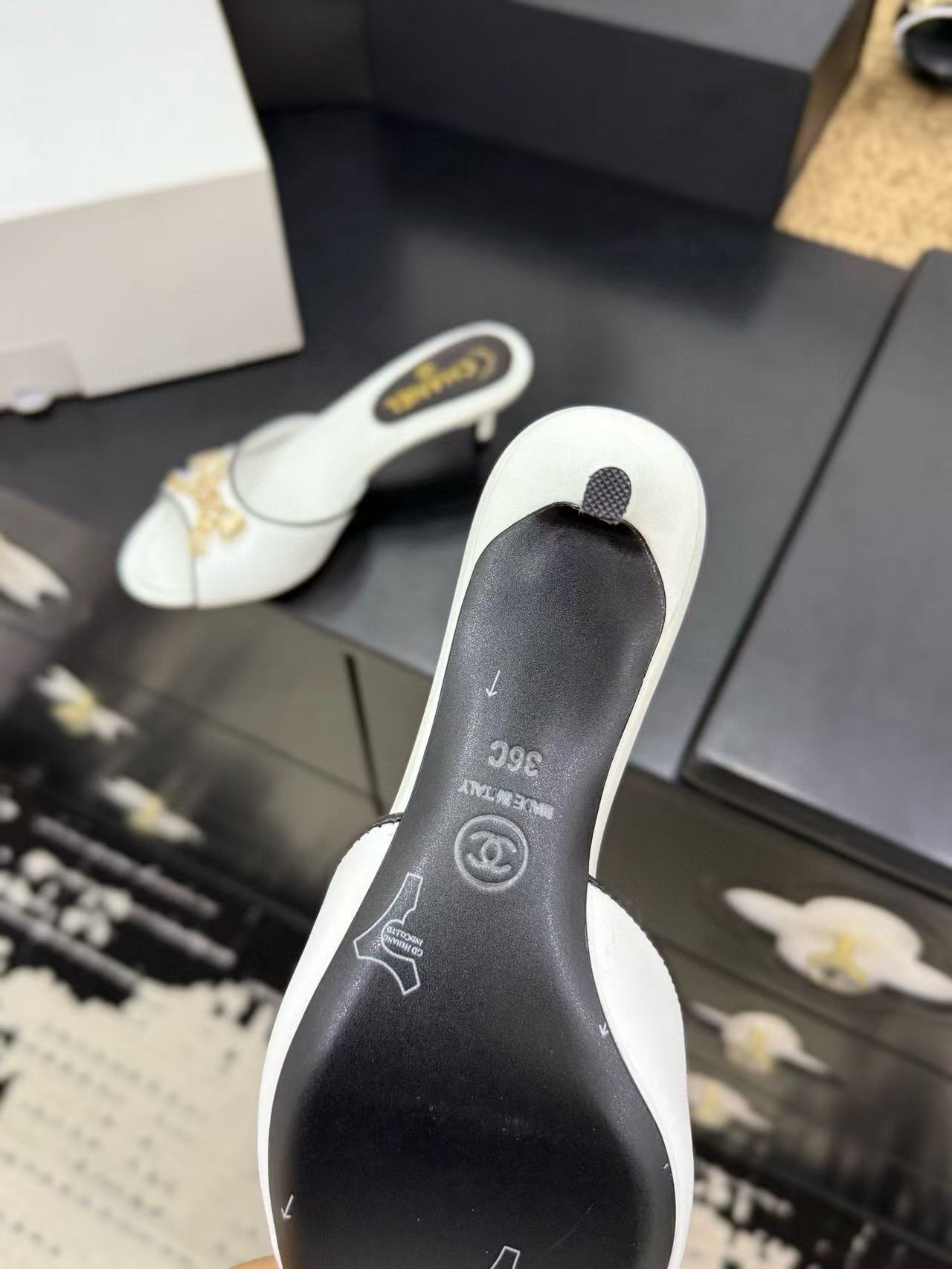 DIOR 高品質ラインストーンスタッズボウローヒールシューズ【50％割引+送料無料】