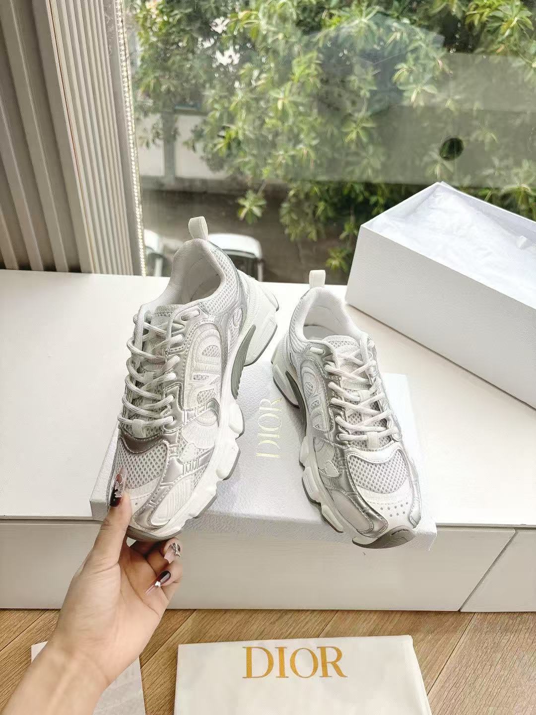 DIORの高品質CDレターカジュアルシューズ【50％割引+送料無料】