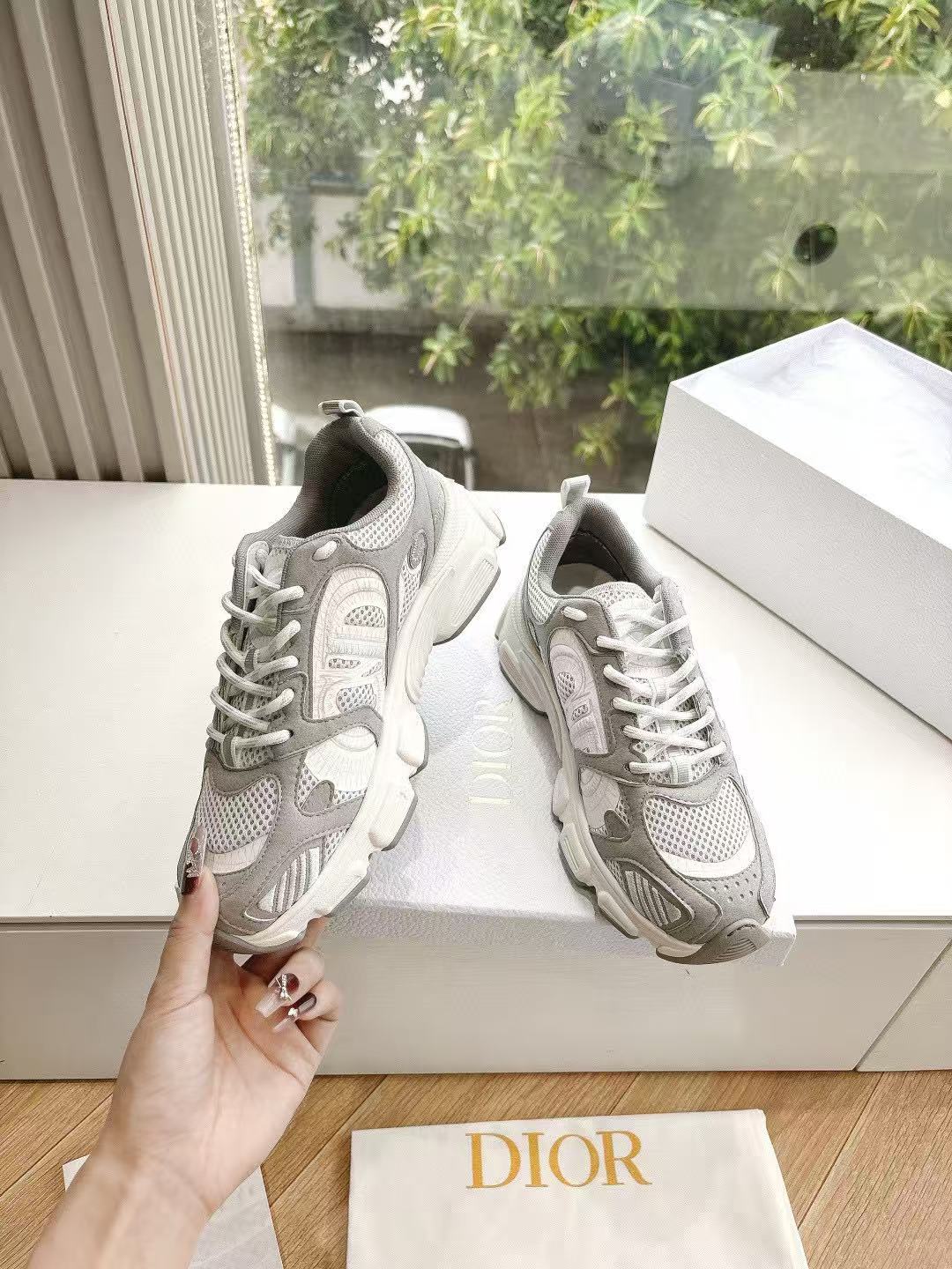 DIORの高品質CDレターカジュアルシューズ【50％割引+送料無料】