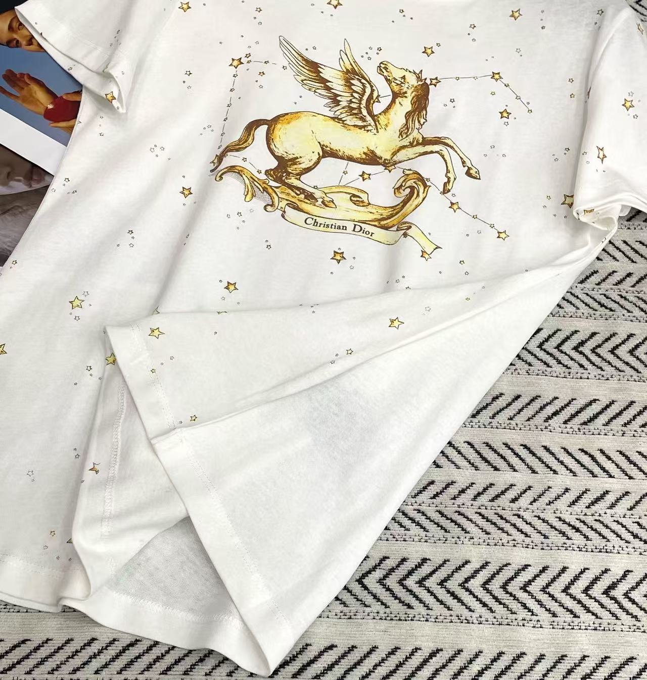 DIOR 五芒星プリント ポニーレター Tシャツ【50％割引+送料無料】