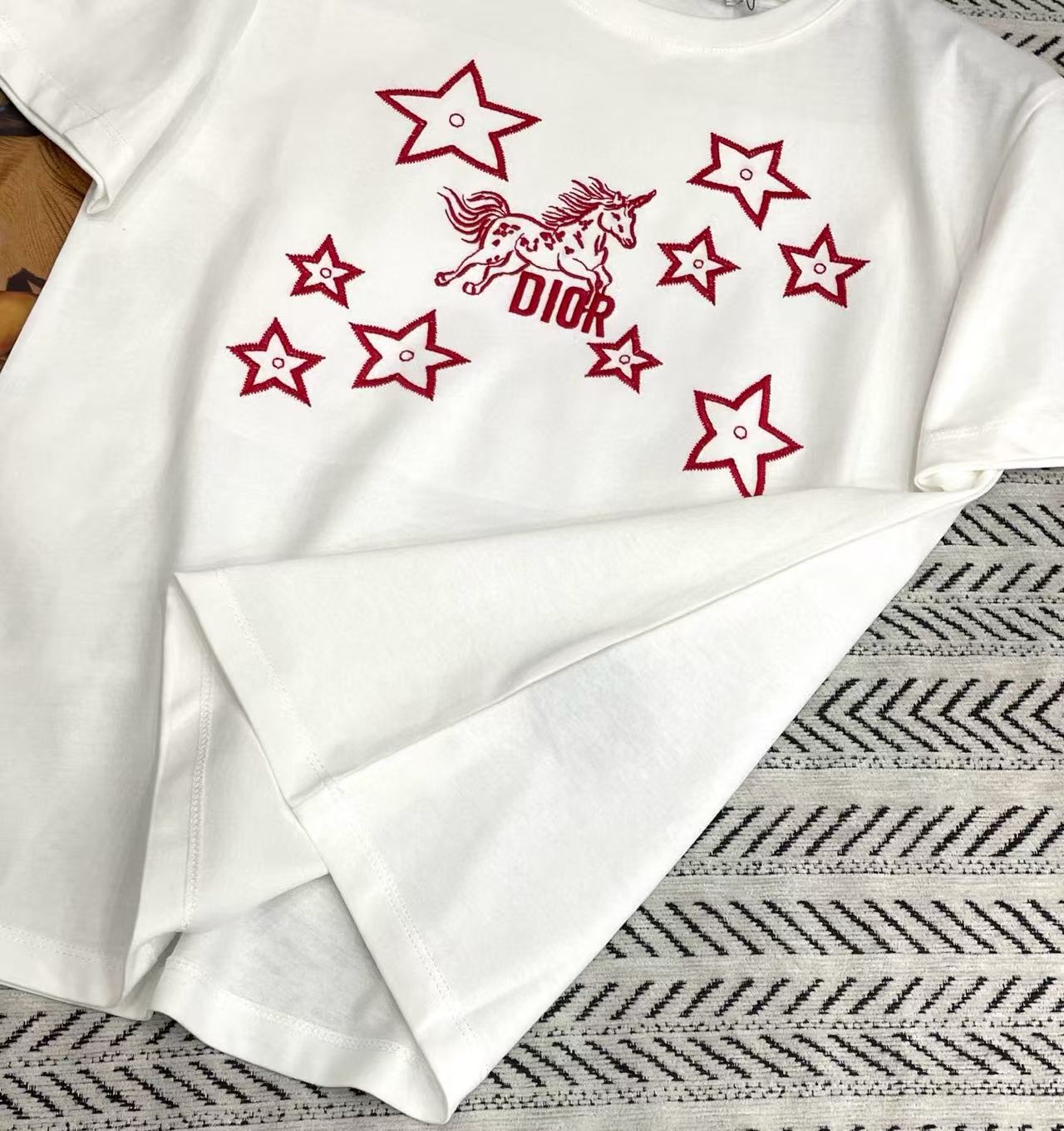 DIOR 刺繍入り五芒星Tシャツ【50％割引+送料無料】