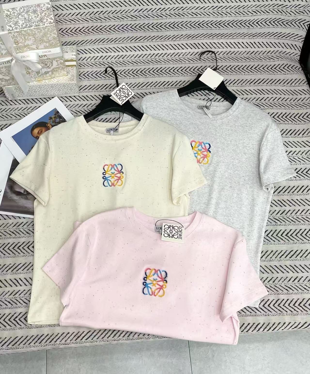 L0WEW スノーフレーク ロゴ Tシャツ【50％割引+送料無料】