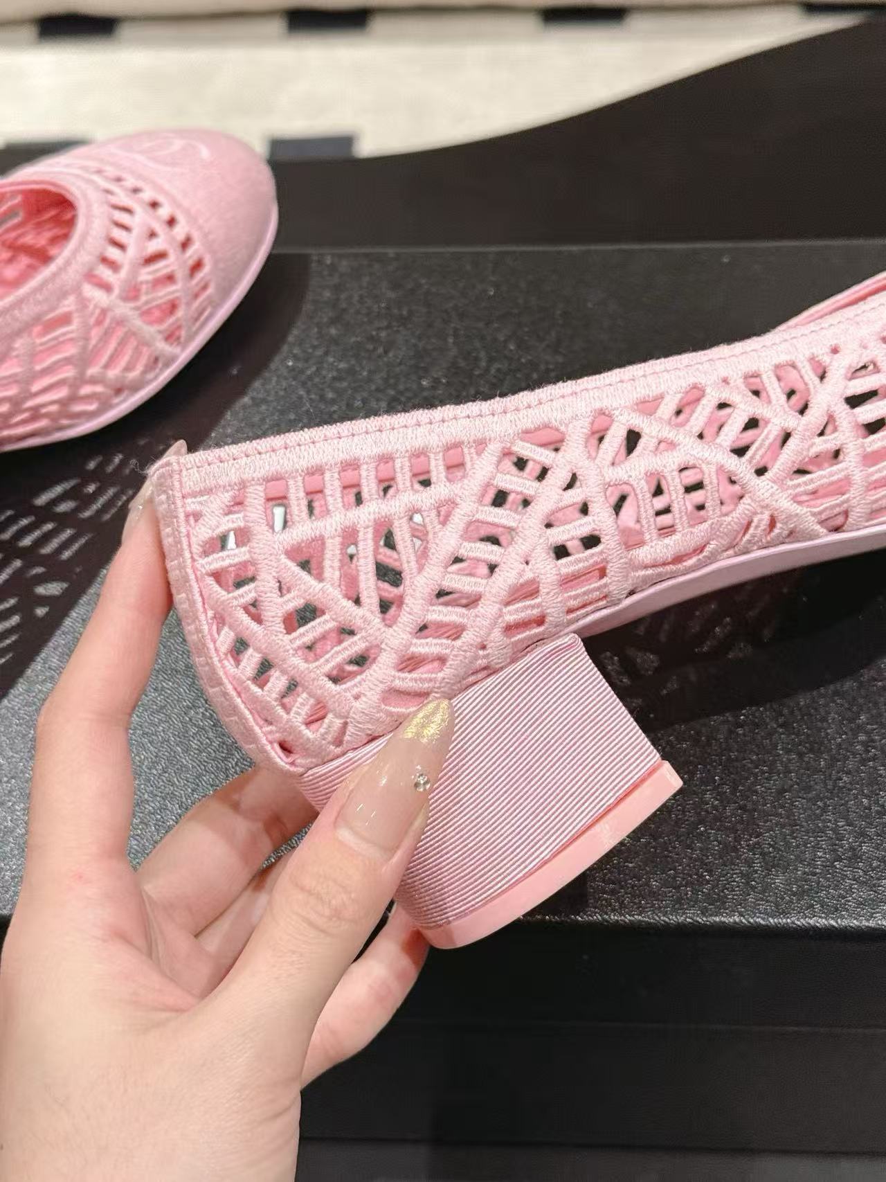 CHANE1 高品質ダブルC 中空ローヒールシューズ【50％割引+送料無料】