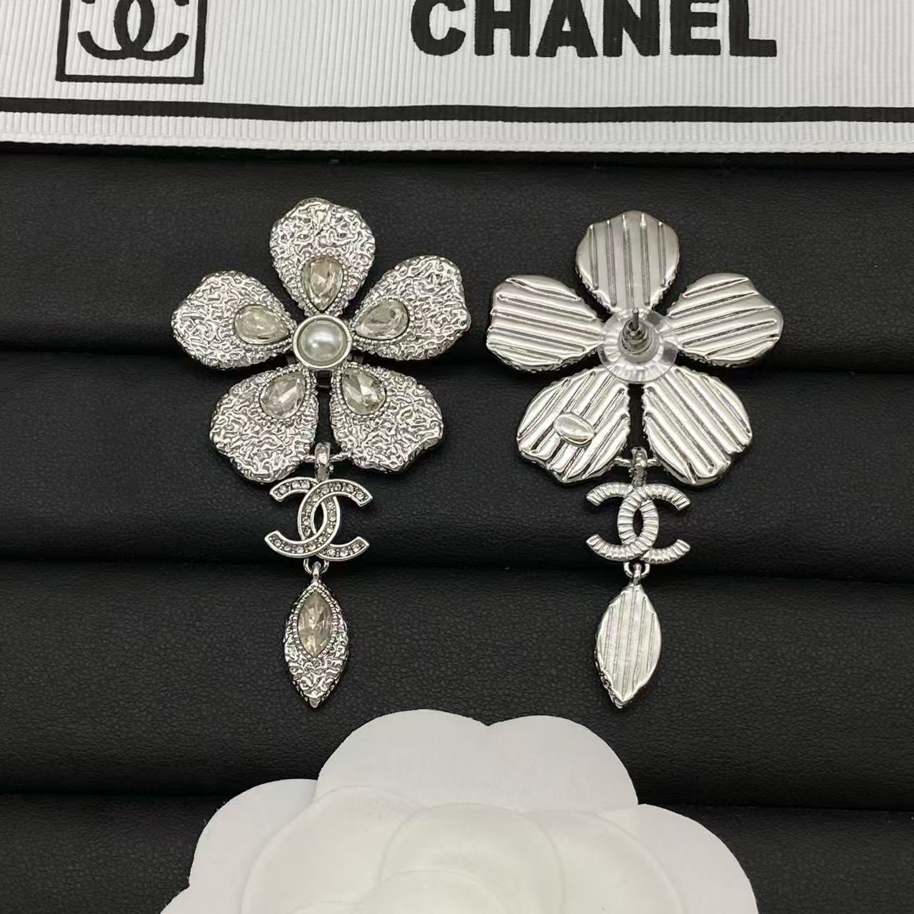 CHANE1 フラワーダイヤモンド ダブルC スタッドピアス【50％割引+送料無料】