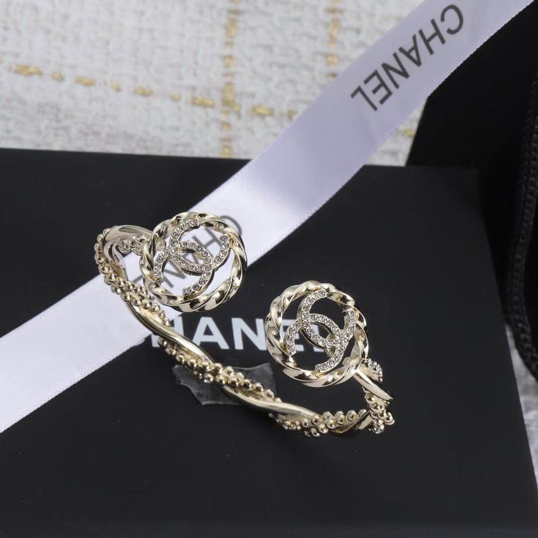 CHANE1 ダブルC ダイヤモンドセット オープンワークバングル【50％割引+送料無料】