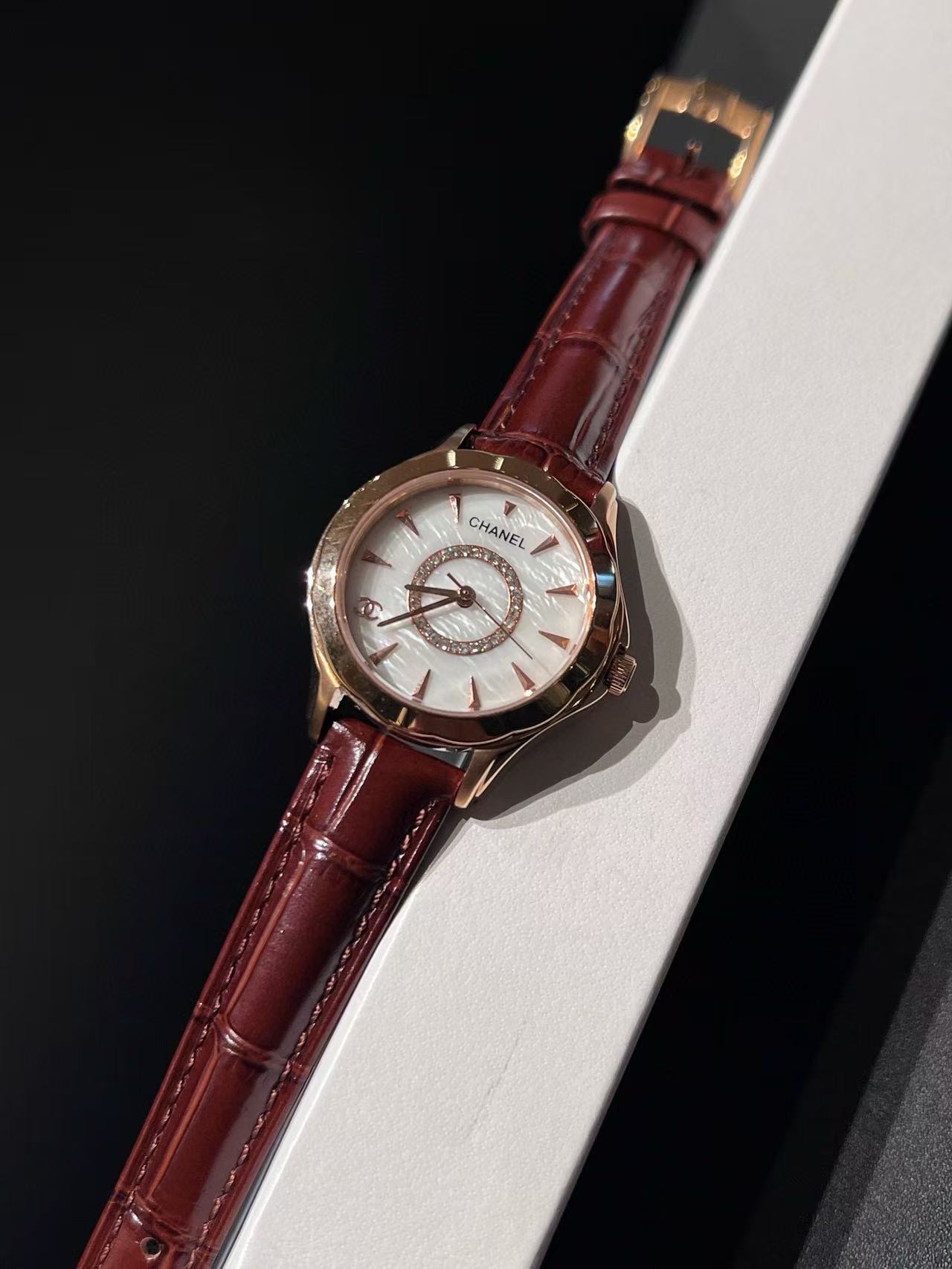 CHANE1 レザーストラップ レディースウォッチ【50％割引+送料無料】