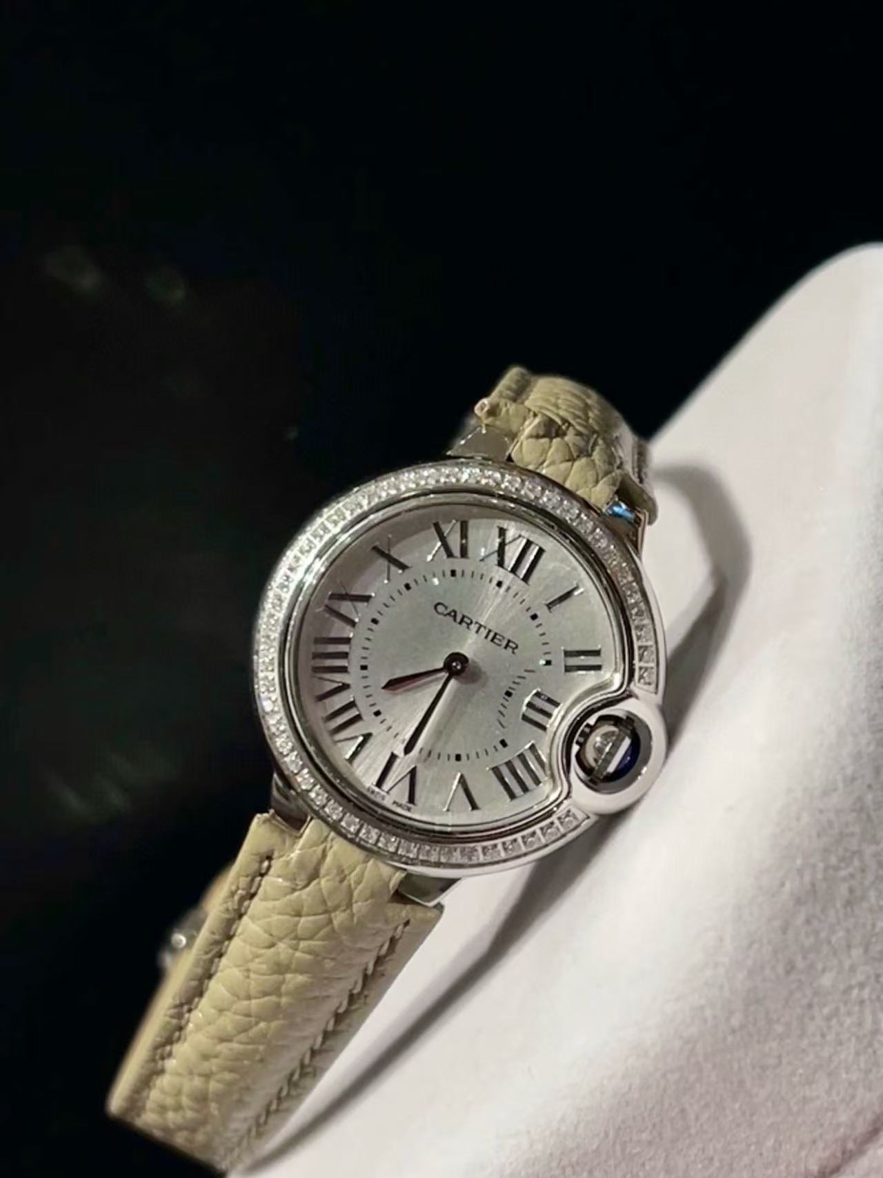 CART1ER ラウンドダイヤモンドセットレザーウォッチ【50％割引+送料無料】