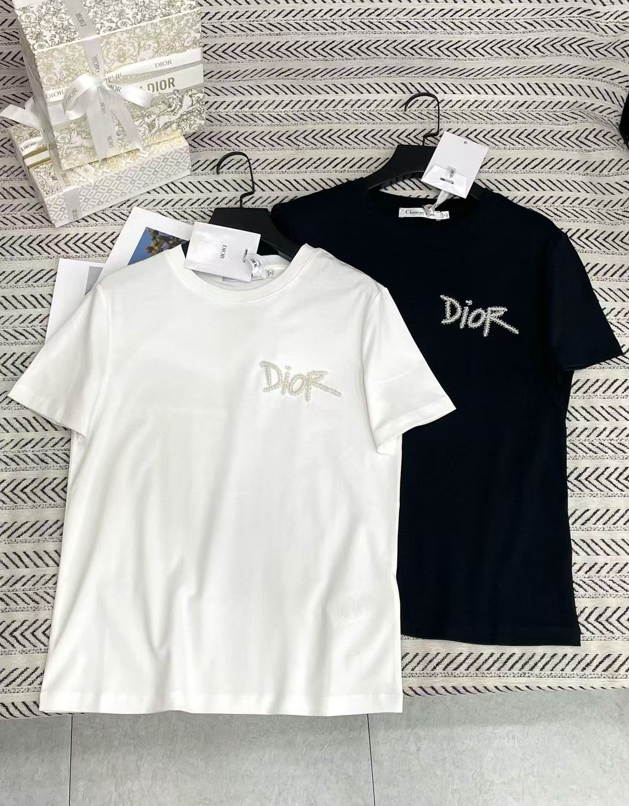 DIOR ハンドビーズ レター Tシャツ【50％割引+送料無料】
