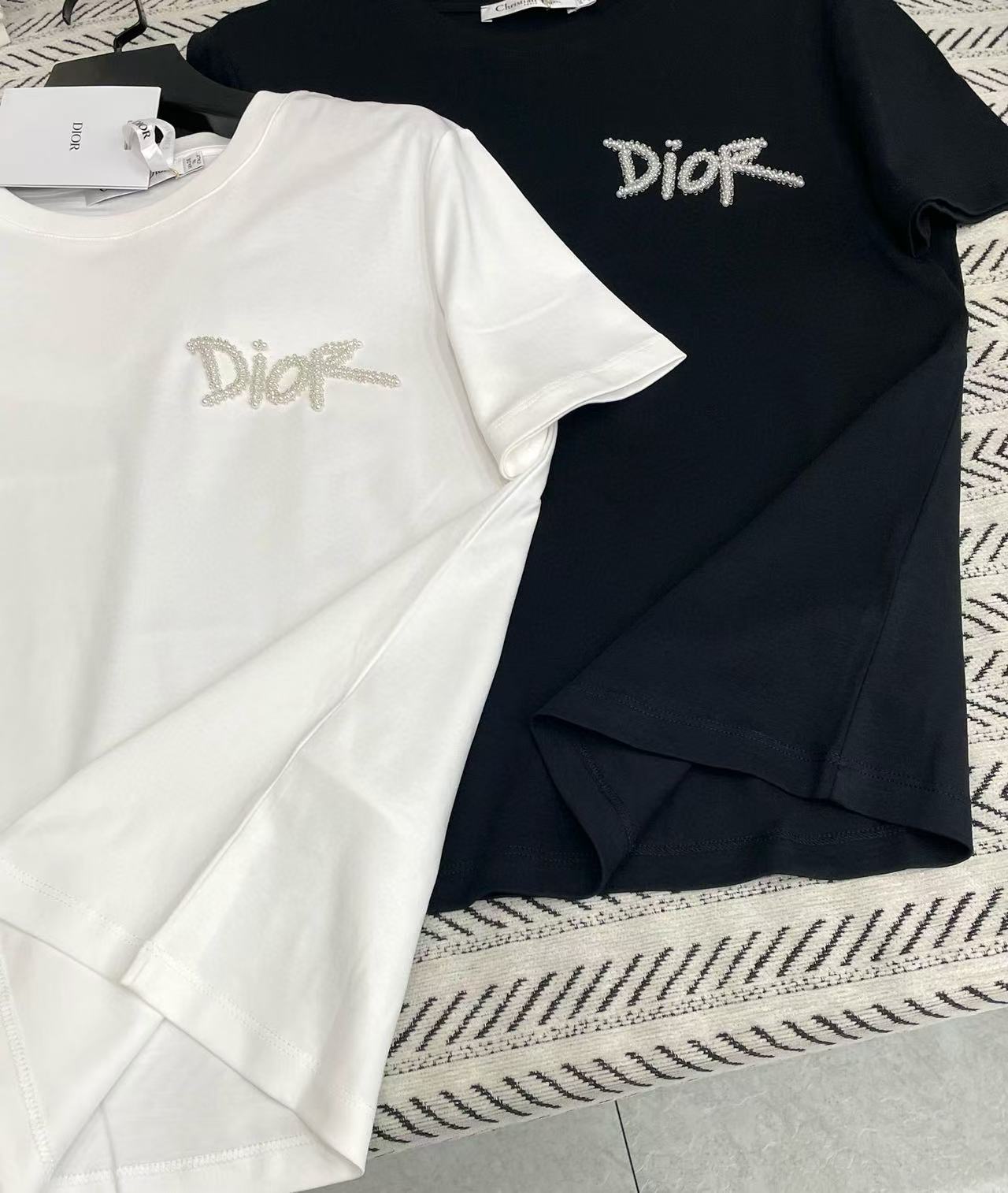 DIOR ハンドビーズ レター Tシャツ【50％割引+送料無料】