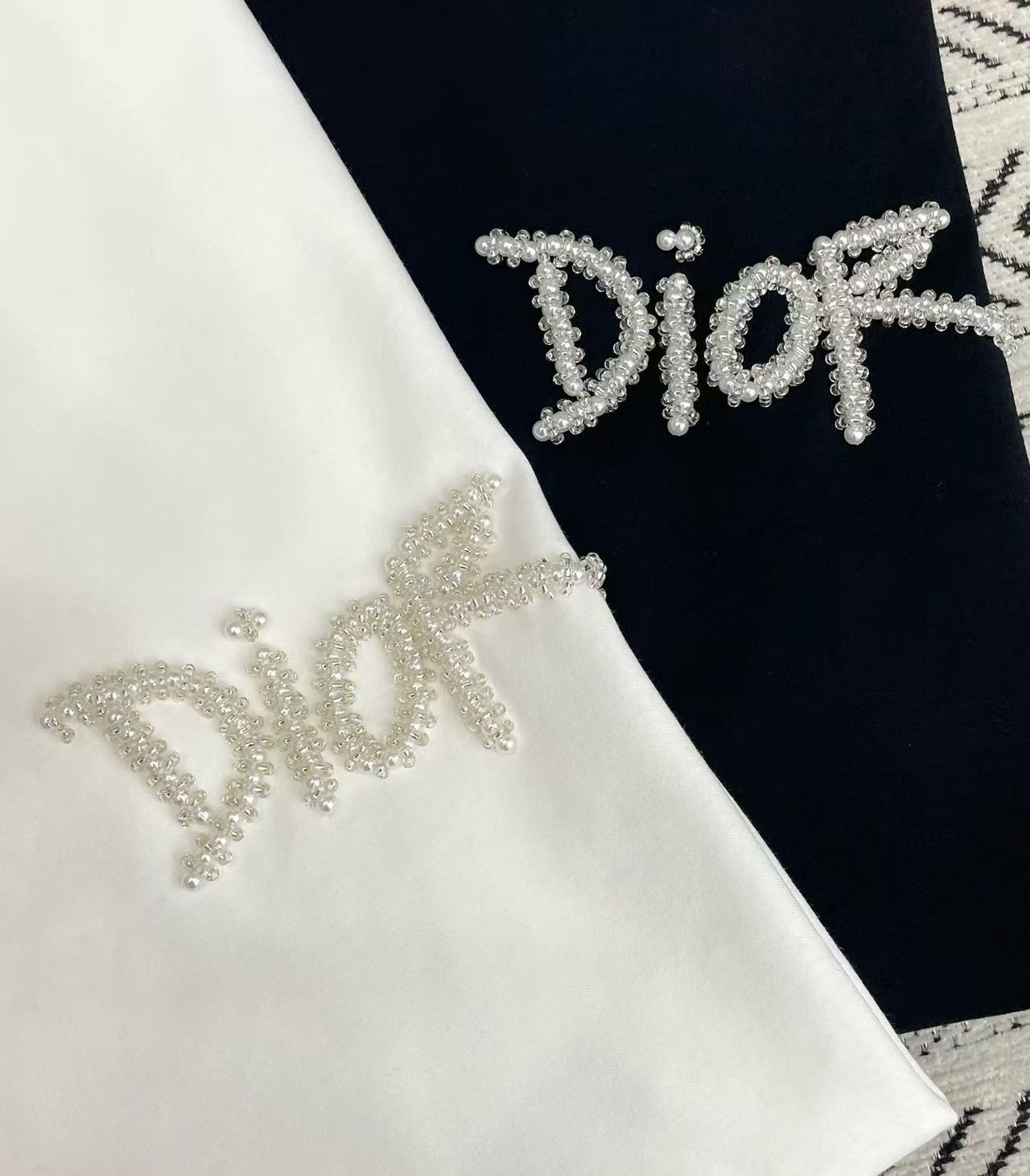 DIOR ハンドビーズ レター Tシャツ【50％割引+送料無料】
