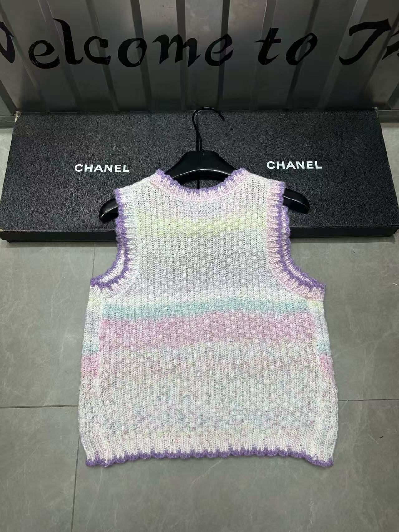 M1UM1U パープルレターウールベスト【50％割引+送料無料】