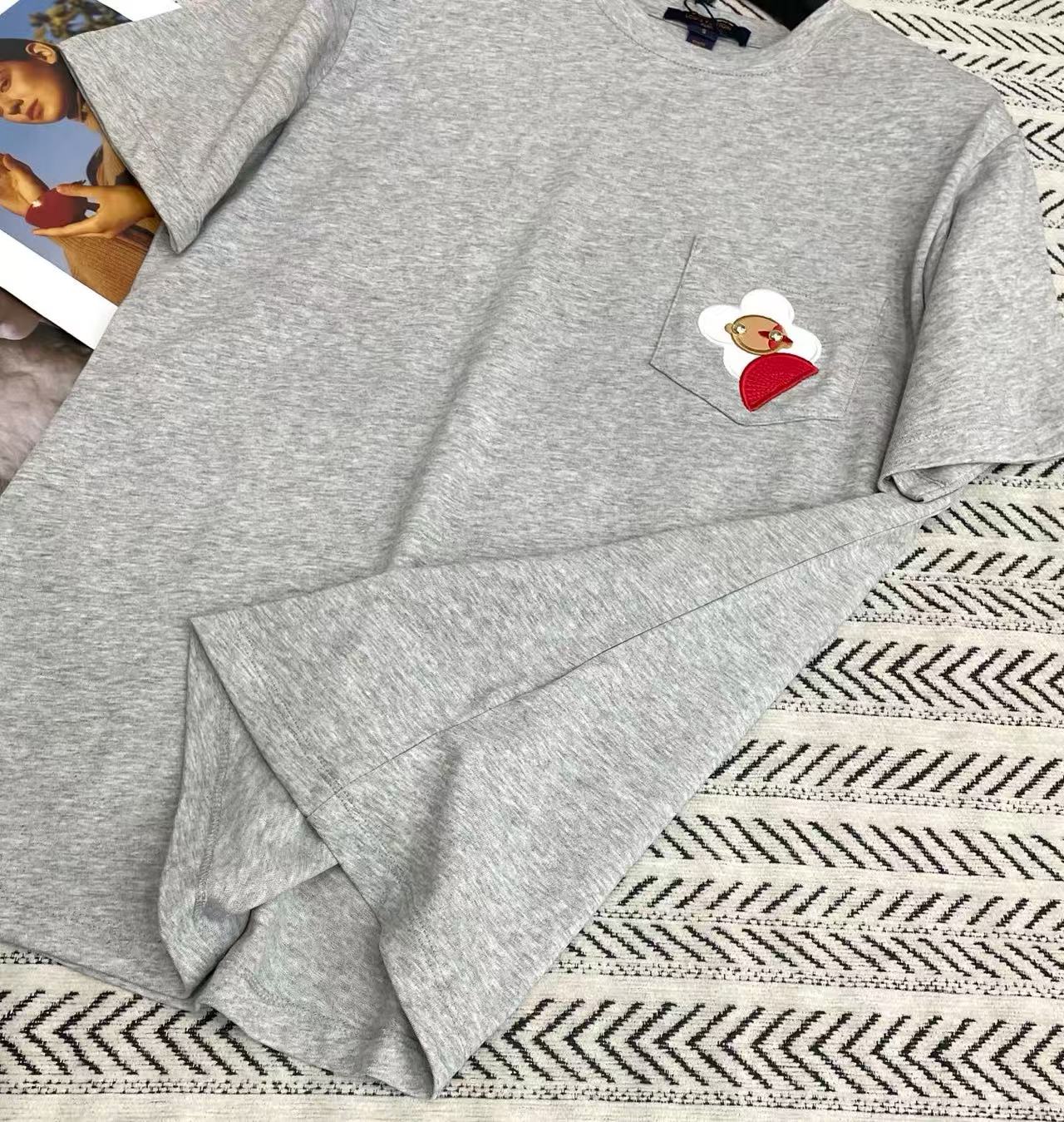 LVポケット四つ葉のクローバーTシャツ【50％割引+送料無料】