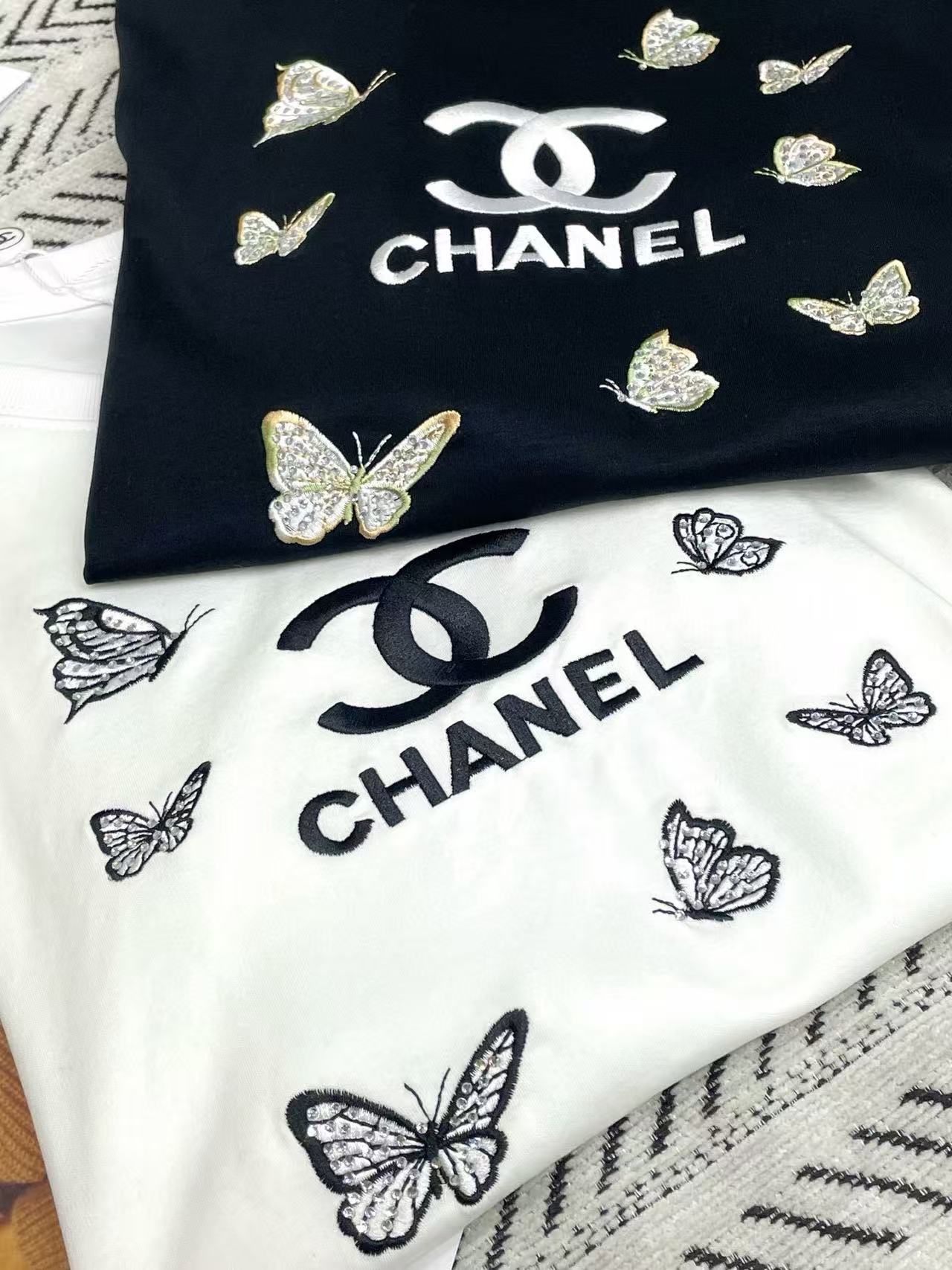 CHANE1 ダブルC 刺繍バタフライTシャツ【50％割引+送料無料】