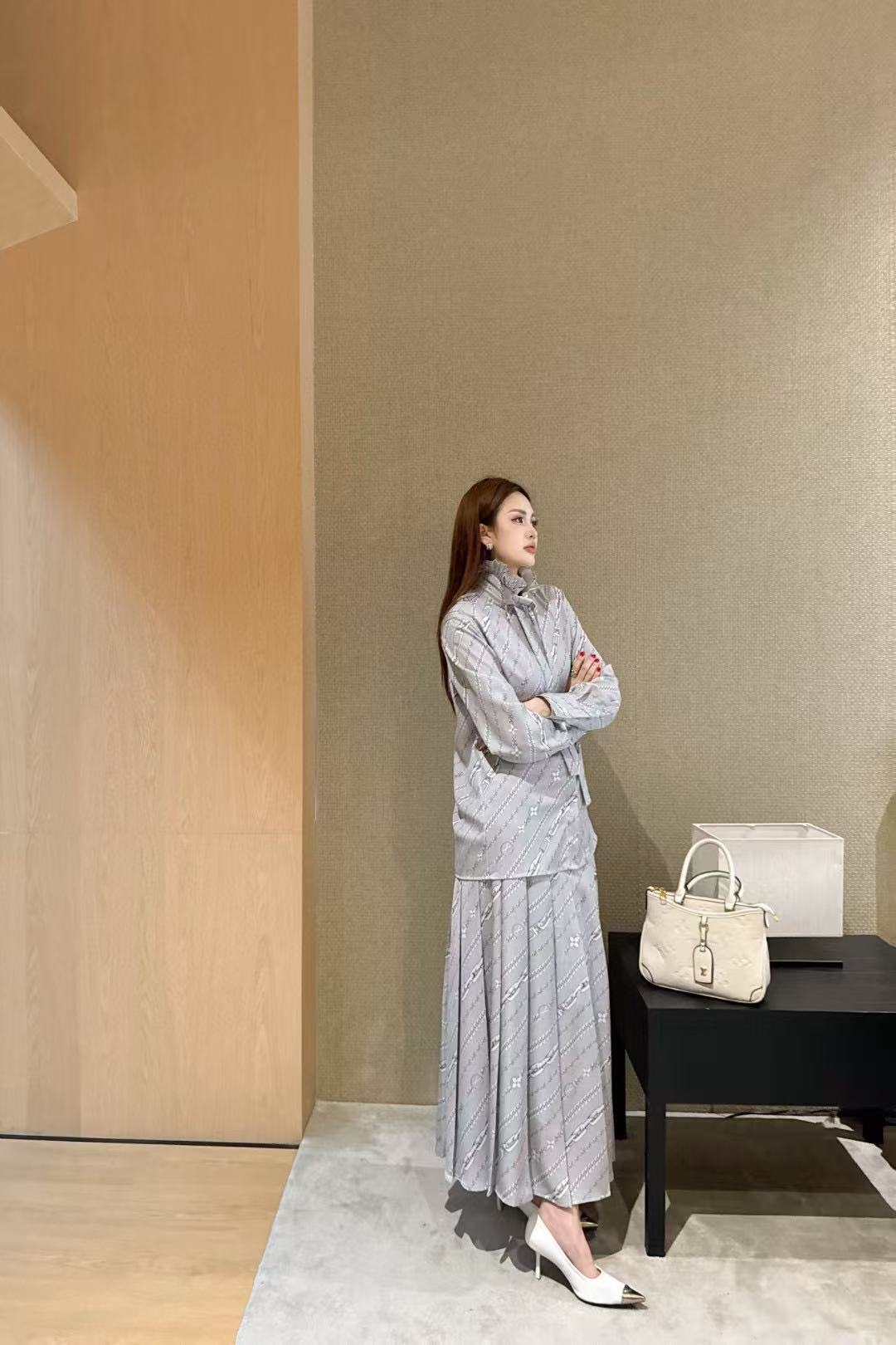 LVプリントシャツとスカートのツーピースセット【50％割引+送料無料】