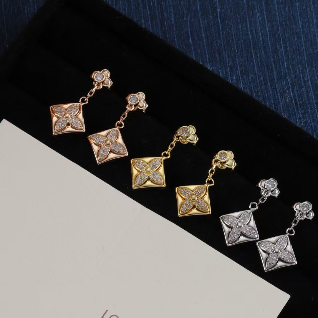 LV 四つ葉のクローバー ダイヤモンド スタッド イヤリング【50％割引+送料無料】