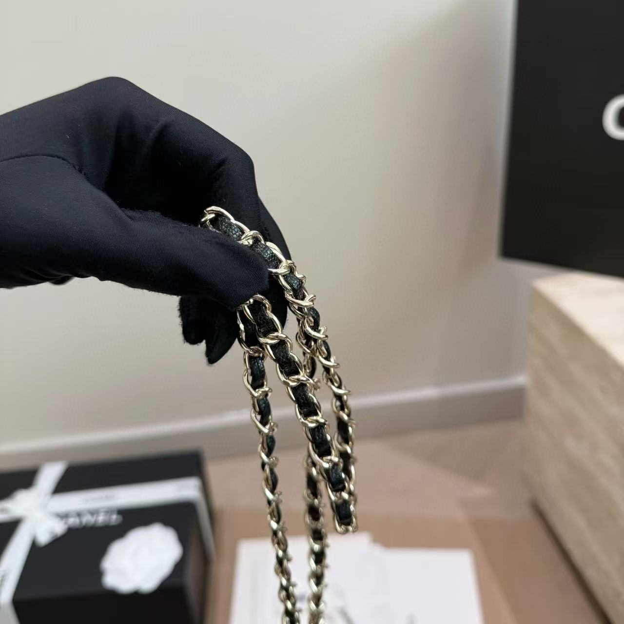 CHANE1 ライチ柄レザーチェーンバッグ【50％割引+送料無料】