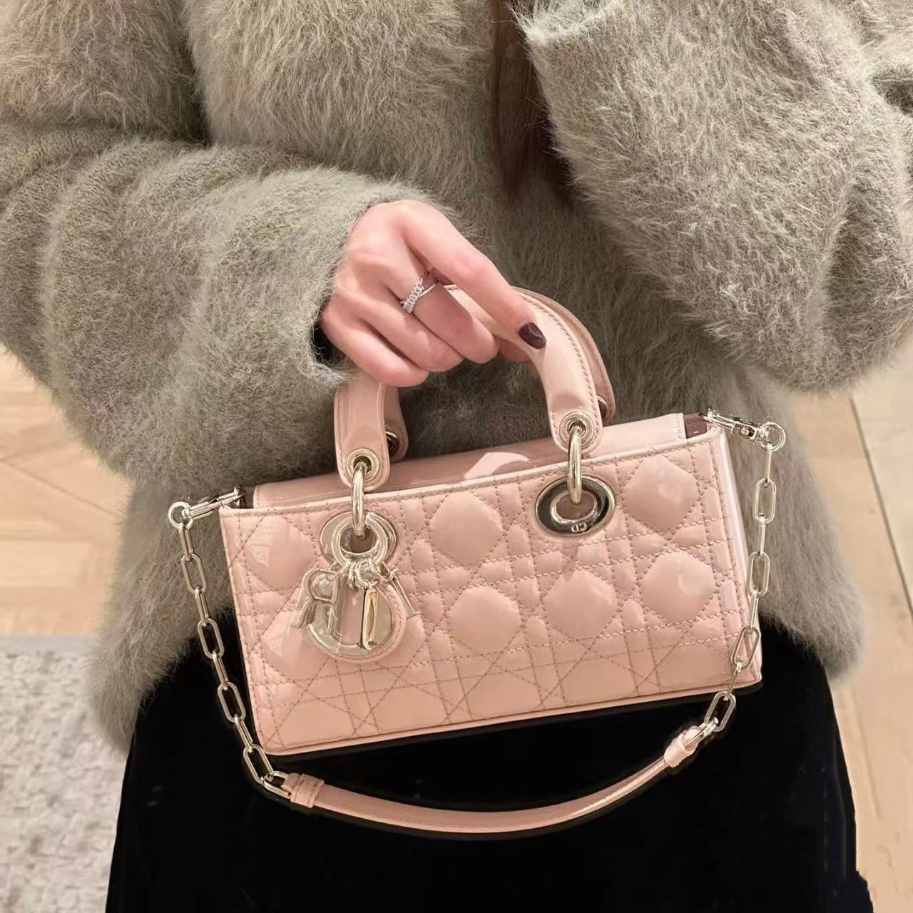 D1OR Lady シープスキンハンドバッグ【 50％割引+送料無料】