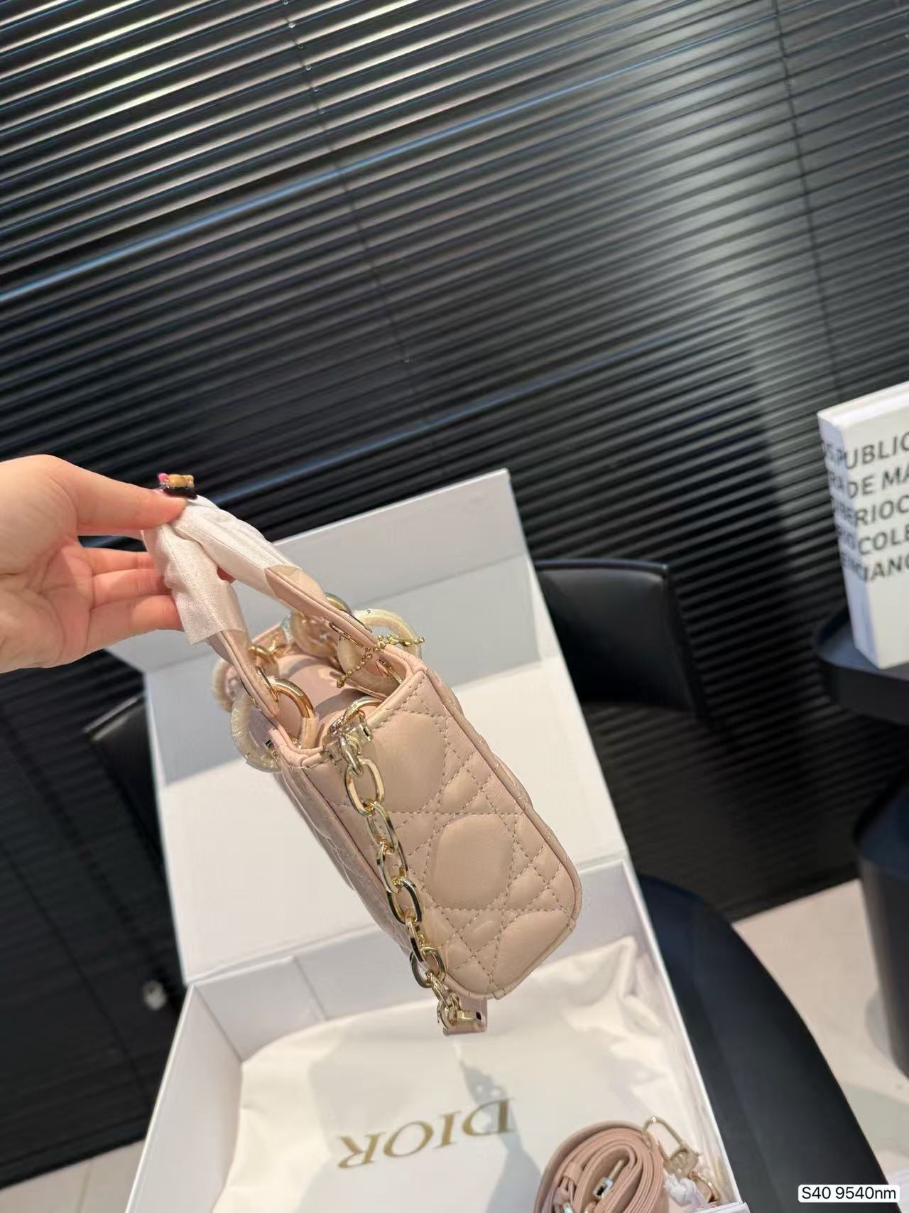 D1OR Lady シープスキンハンドバッグ【 50％割引+送料無料】