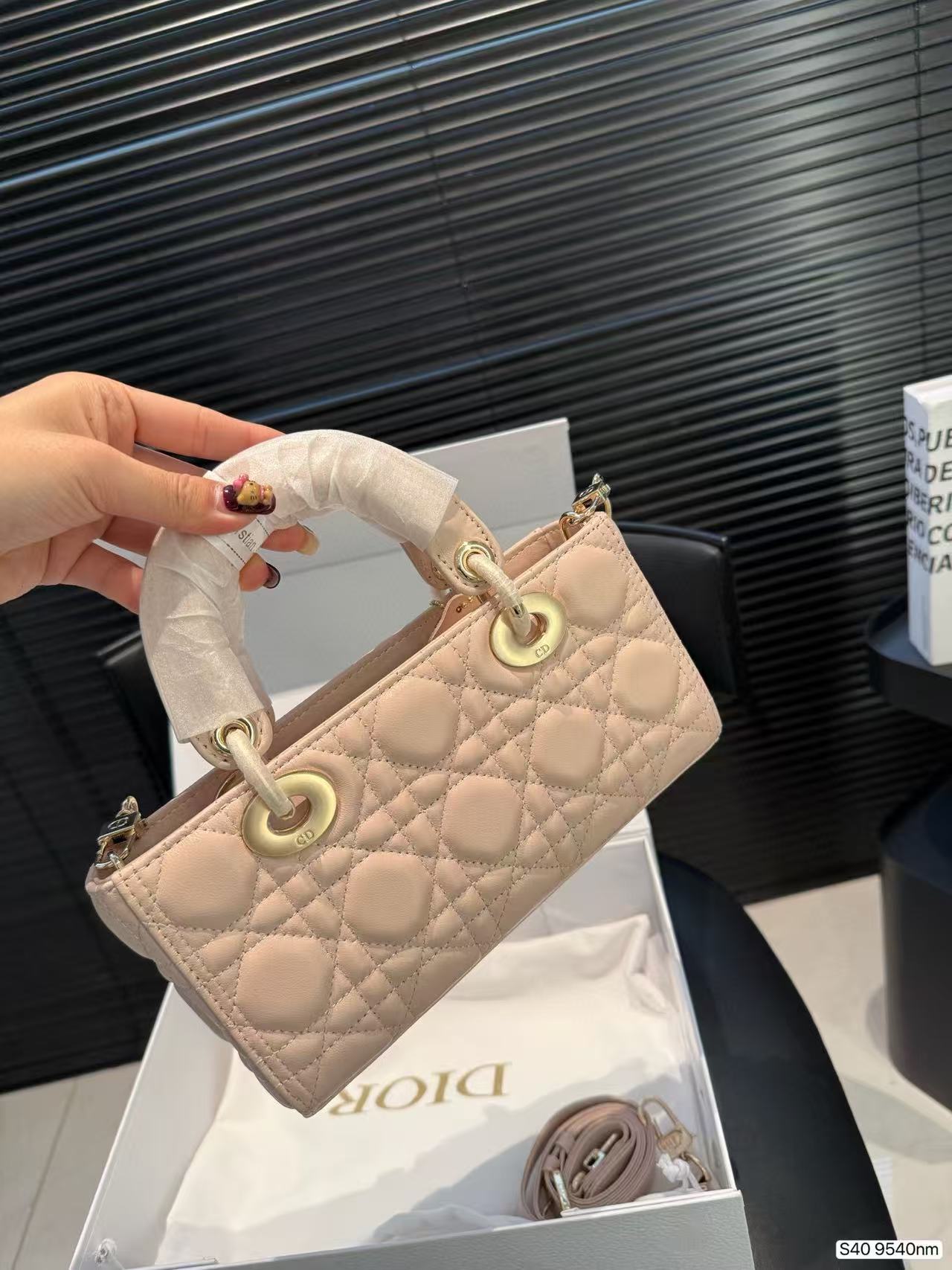 D1OR Lady シープスキンハンドバッグ【 50％割引+送料無料】