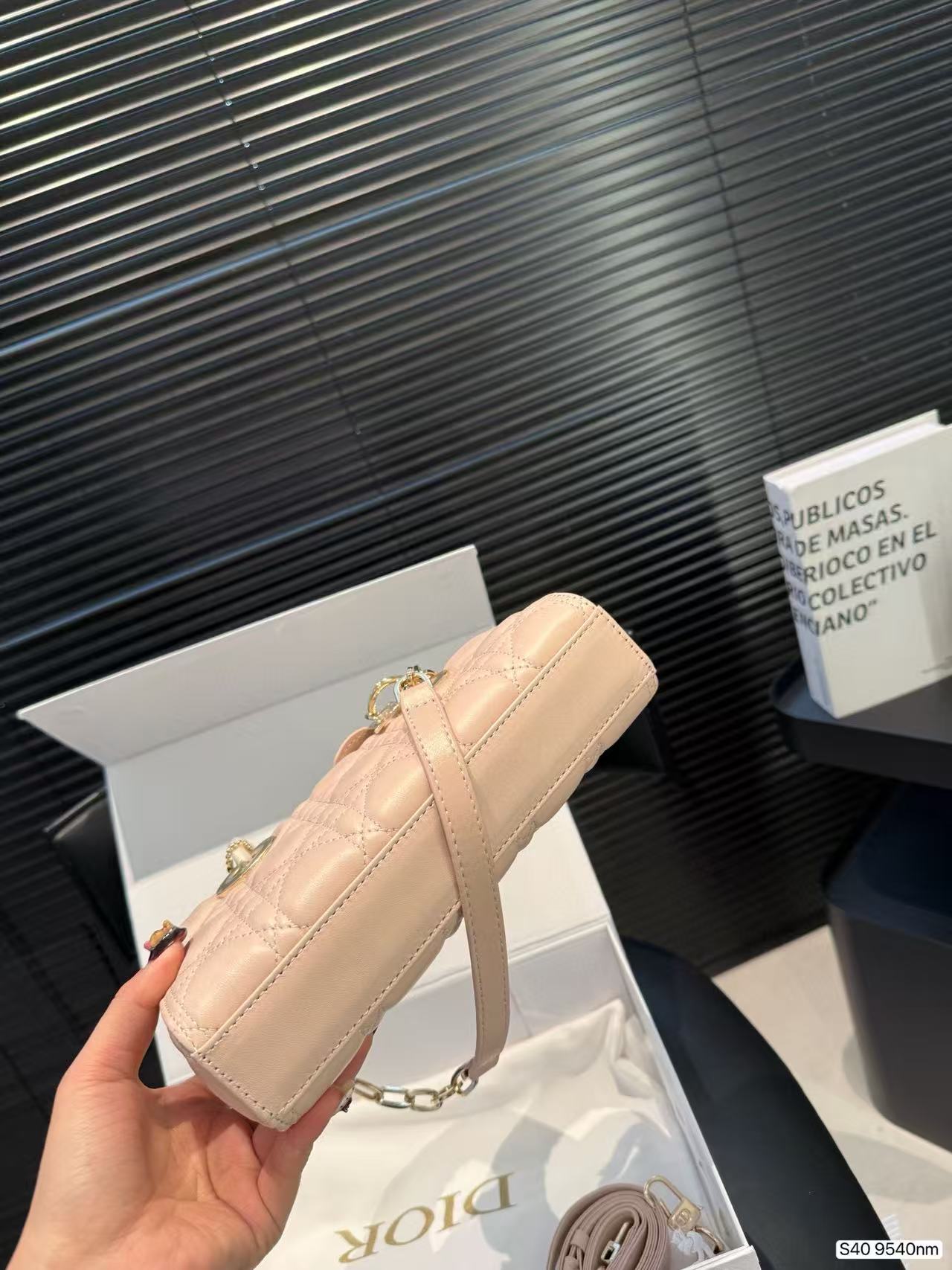 D1OR Lady シープスキンハンドバッグ【 50％割引+送料無料】