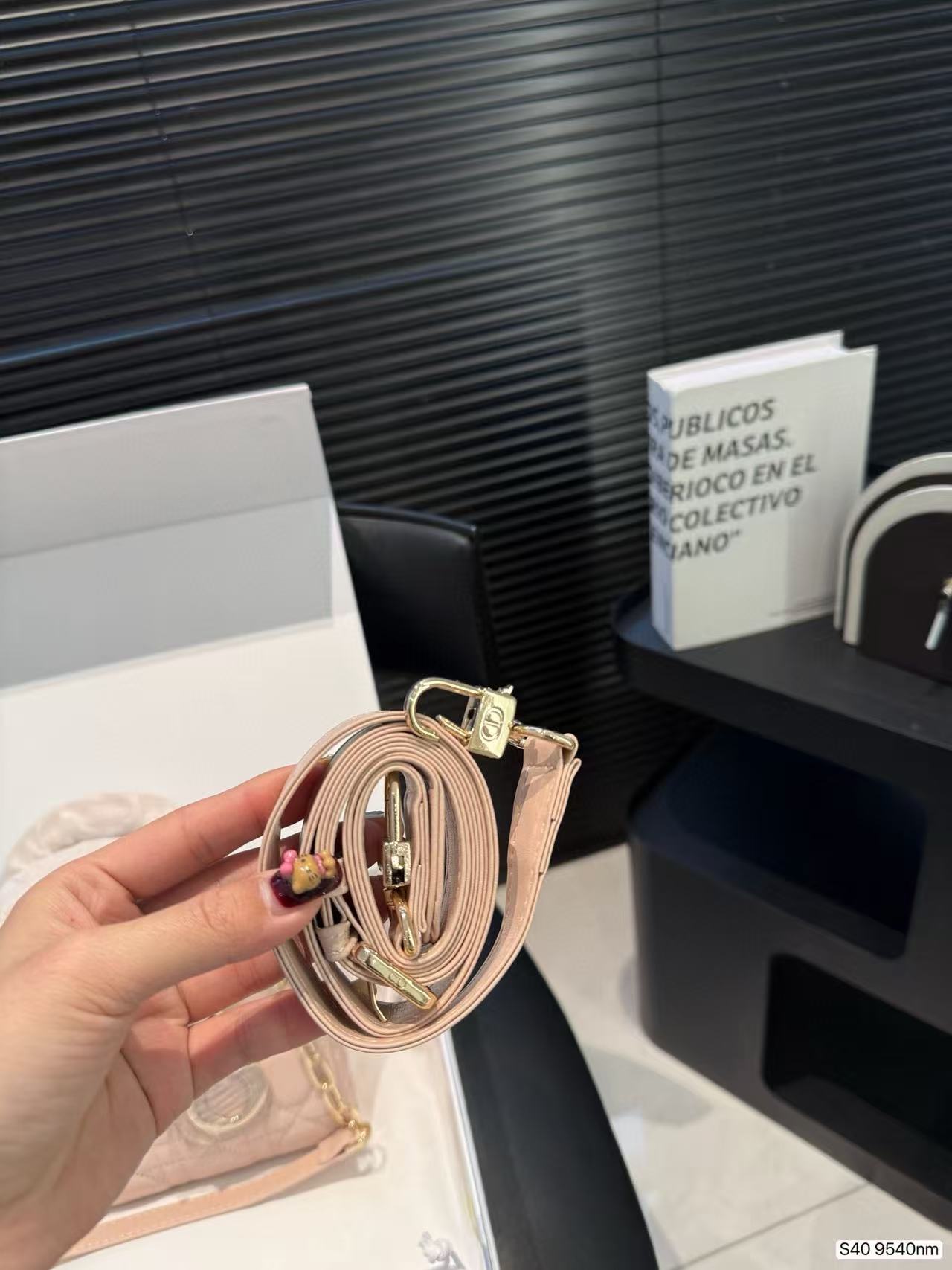 D1OR Lady シープスキンハンドバッグ【 50％割引+送料無料】