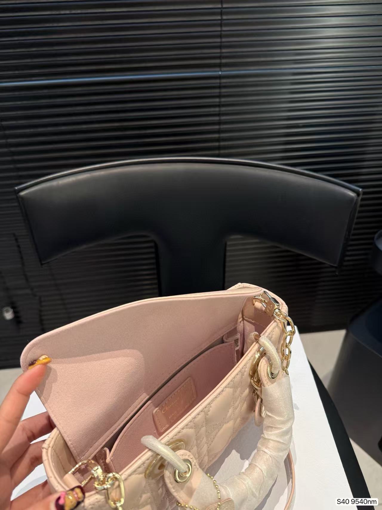 D1OR Lady シープスキンハンドバッグ【 50％割引+送料無料】