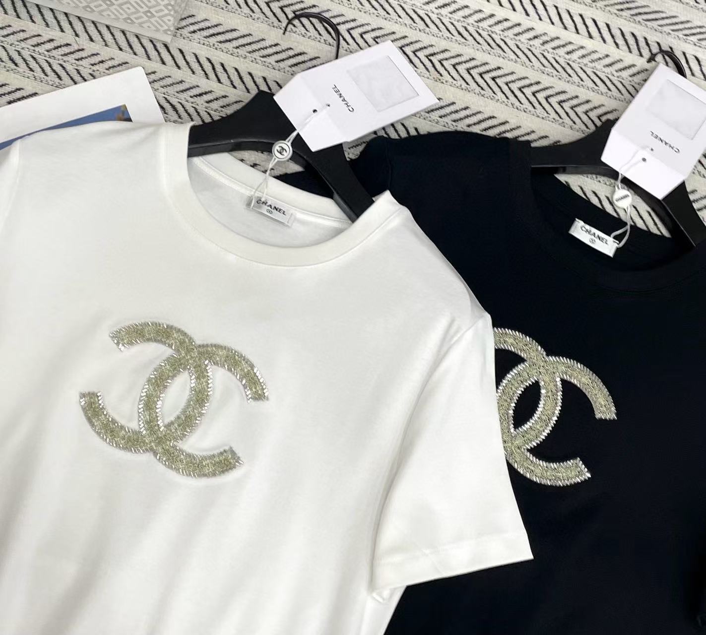 CHANE1 ダブルC 刺繍 金糸 Tシャツ【50％割引+送料無料】