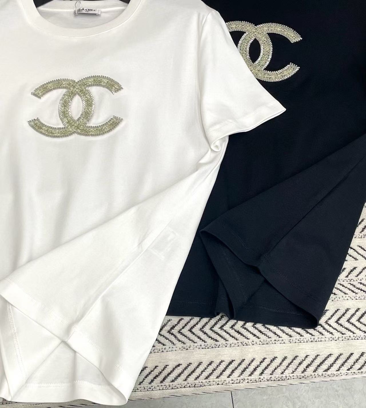 CHANE1 ダブルC 刺繍 金糸 Tシャツ【50％割引+送料無料】