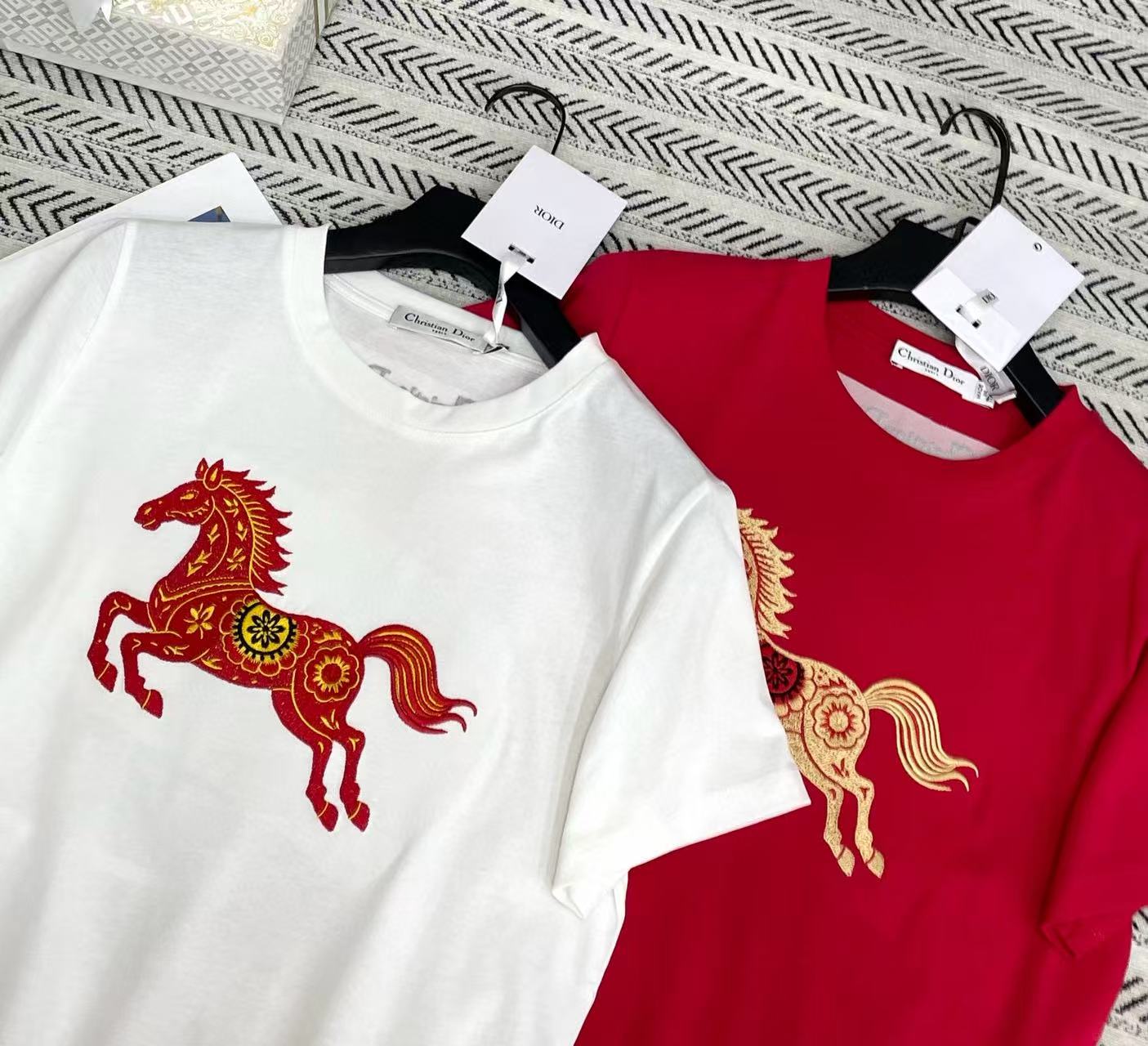 DIOR 刺繍ポニーTシャツ【50％割引+送料無料】