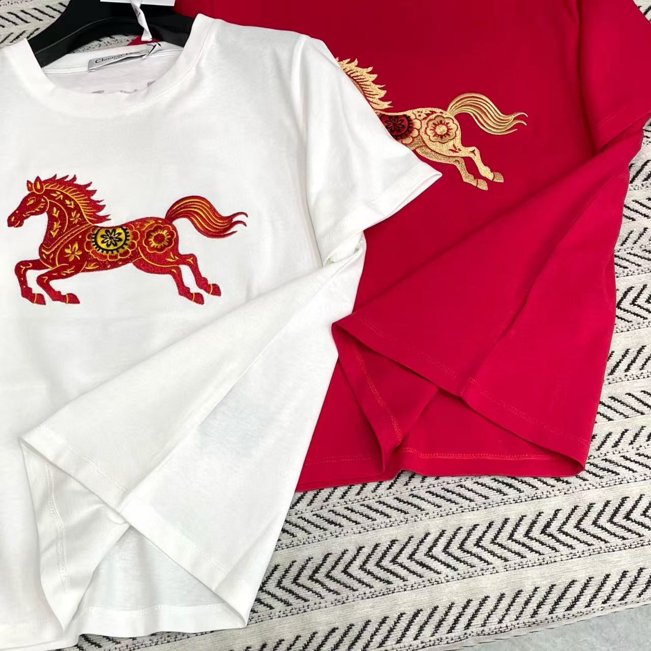 DIOR 刺繍ポニーTシャツ【50％割引+送料無料】