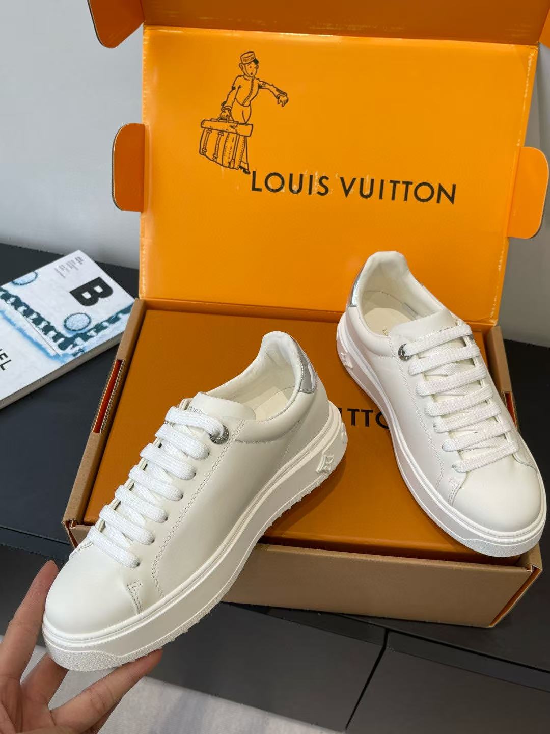 LVの高品質プリントカジュアルシューズ【50％割引+送料無料】