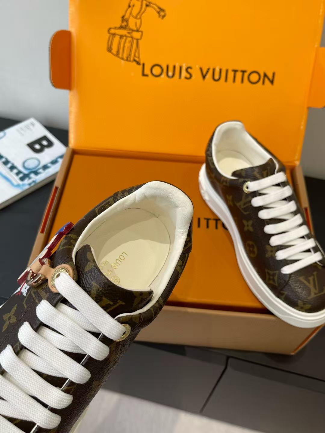 LVの高品質プリントカジュアルシューズ【50％割引+送料無料】