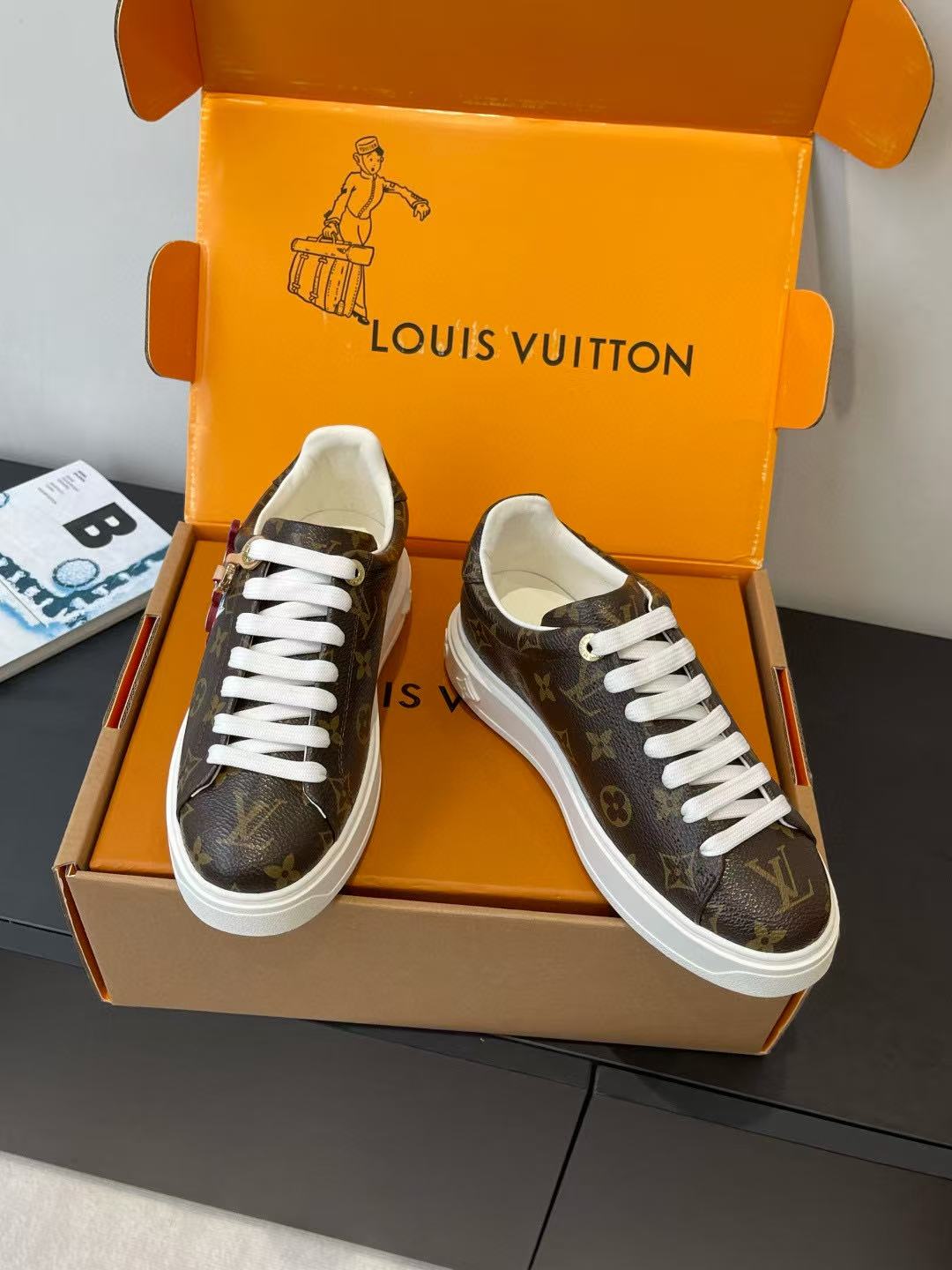 LVの高品質プリントカジュアルシューズ【50％割引+送料無料】