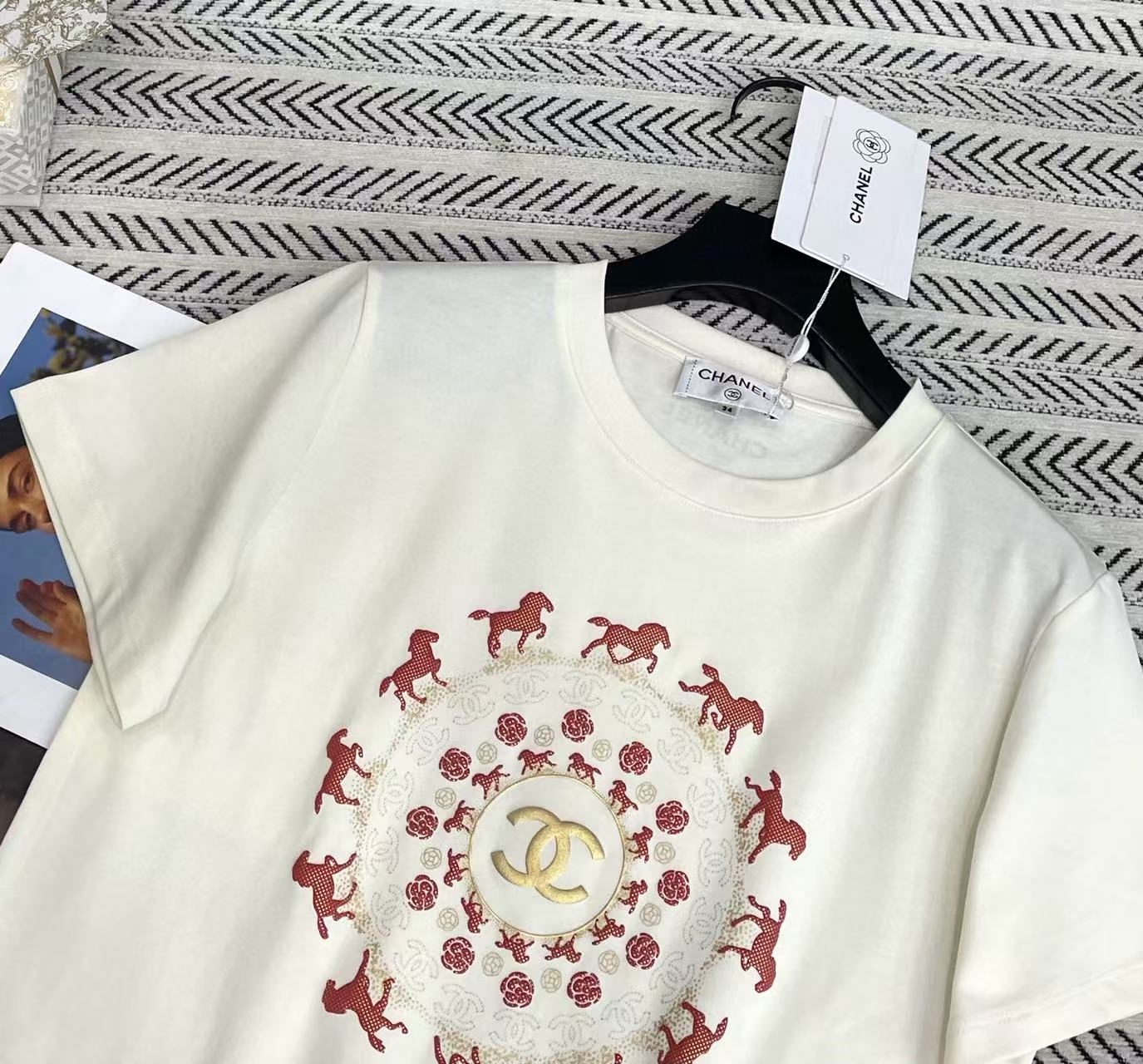 CHANE1 ダブルC ホースTシャツ【50％割引+送料無料】