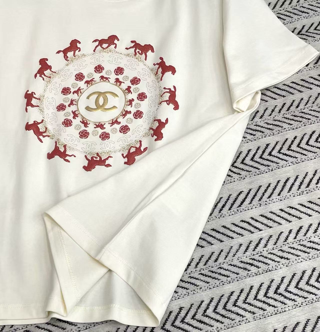 CHANE1 ダブルC ホースTシャツ【50％割引+送料無料】