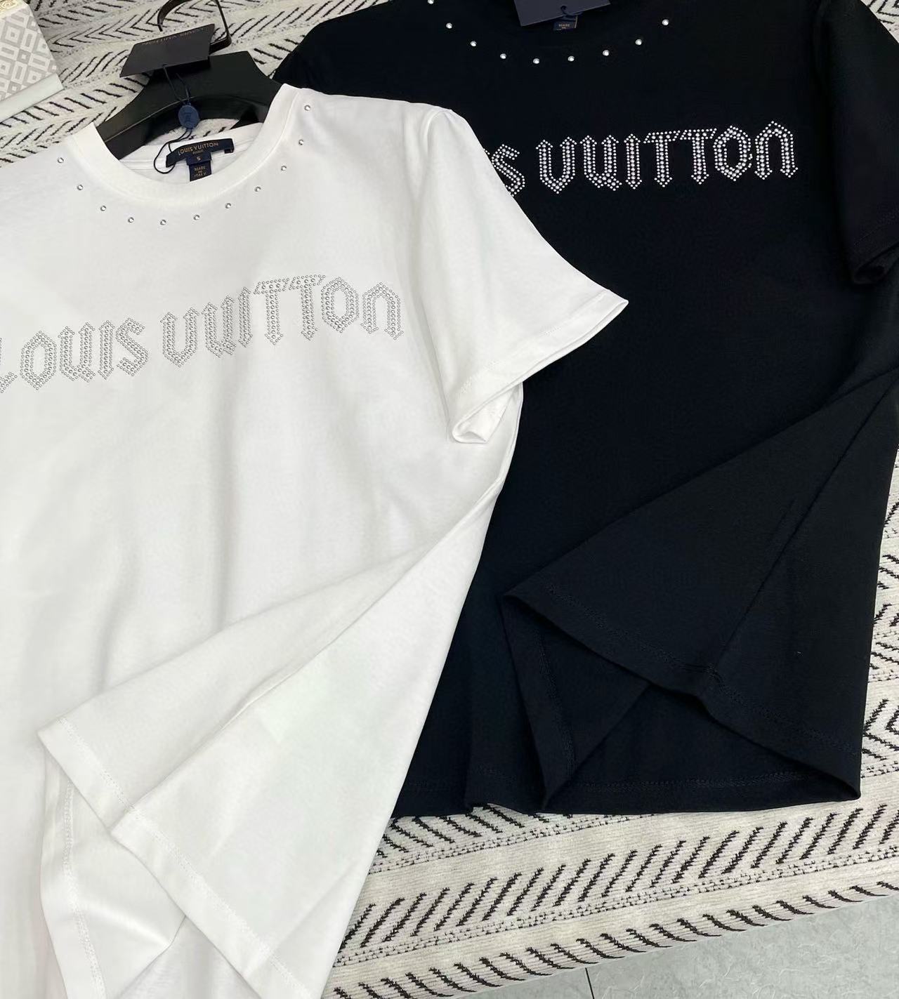 LVスタッズビーズレターTシャツ【50％割引+送料無料】