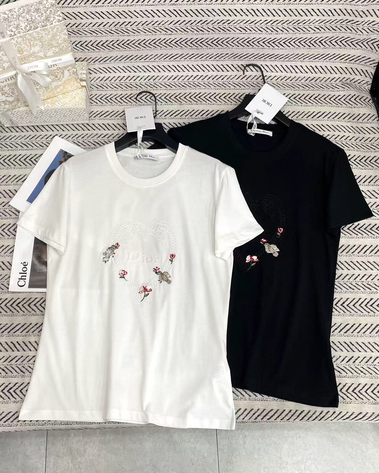 DIOR エンブロイダリー ハート レター Tシャツ【50％割引+送料無料】